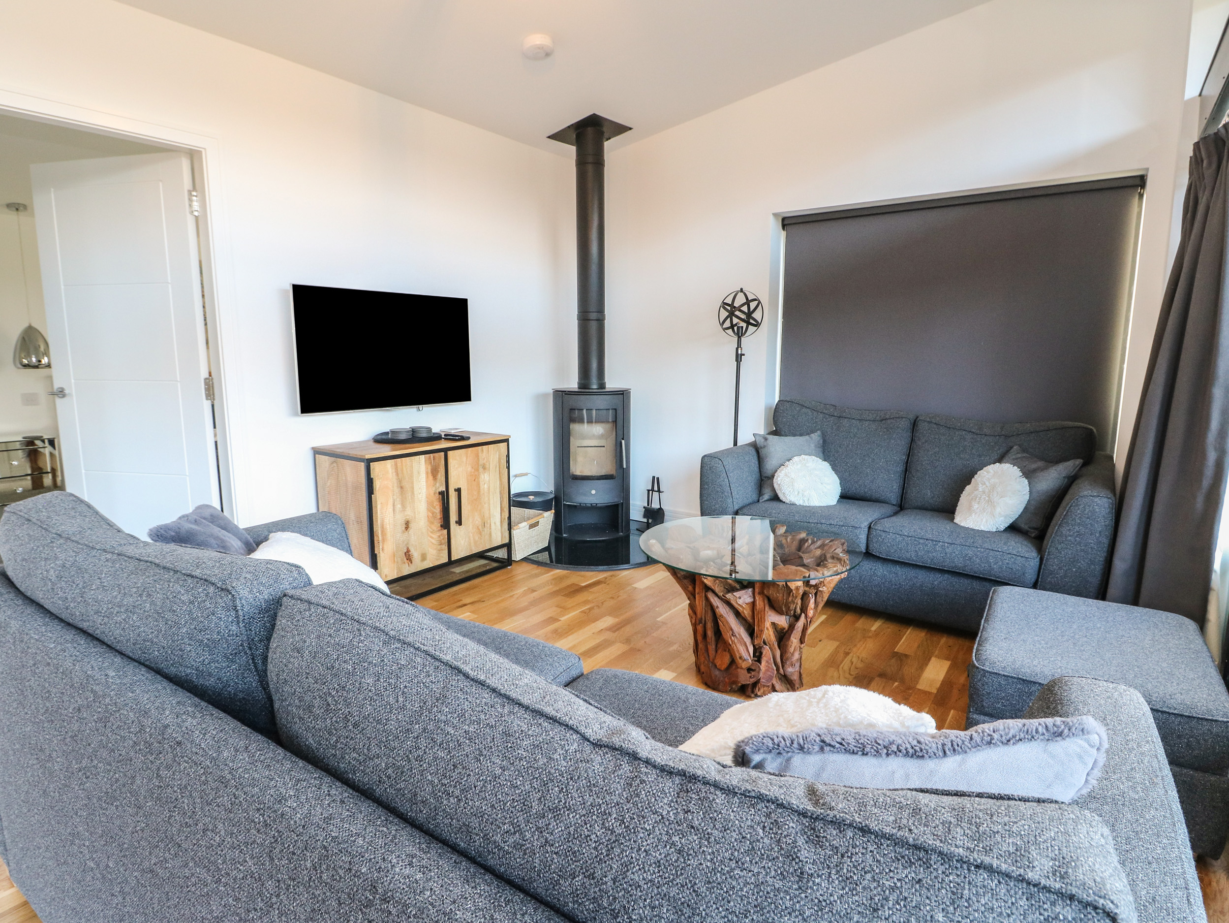 Osprey View Aberfeldy, Perth and Kinross, Scotland. Woodburning stove. En-suite. Ground-floor living