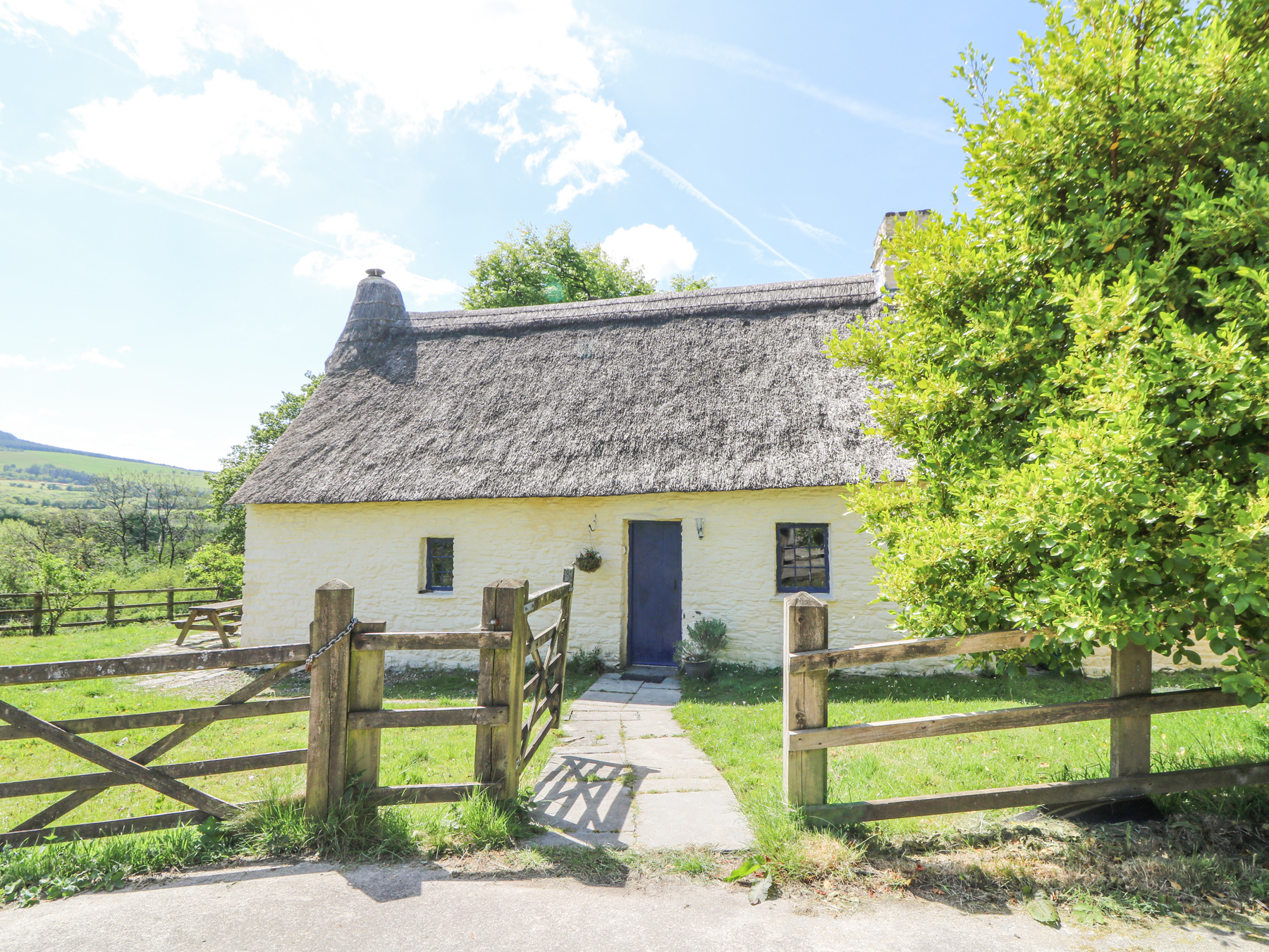 Cottage, Llanybydder
