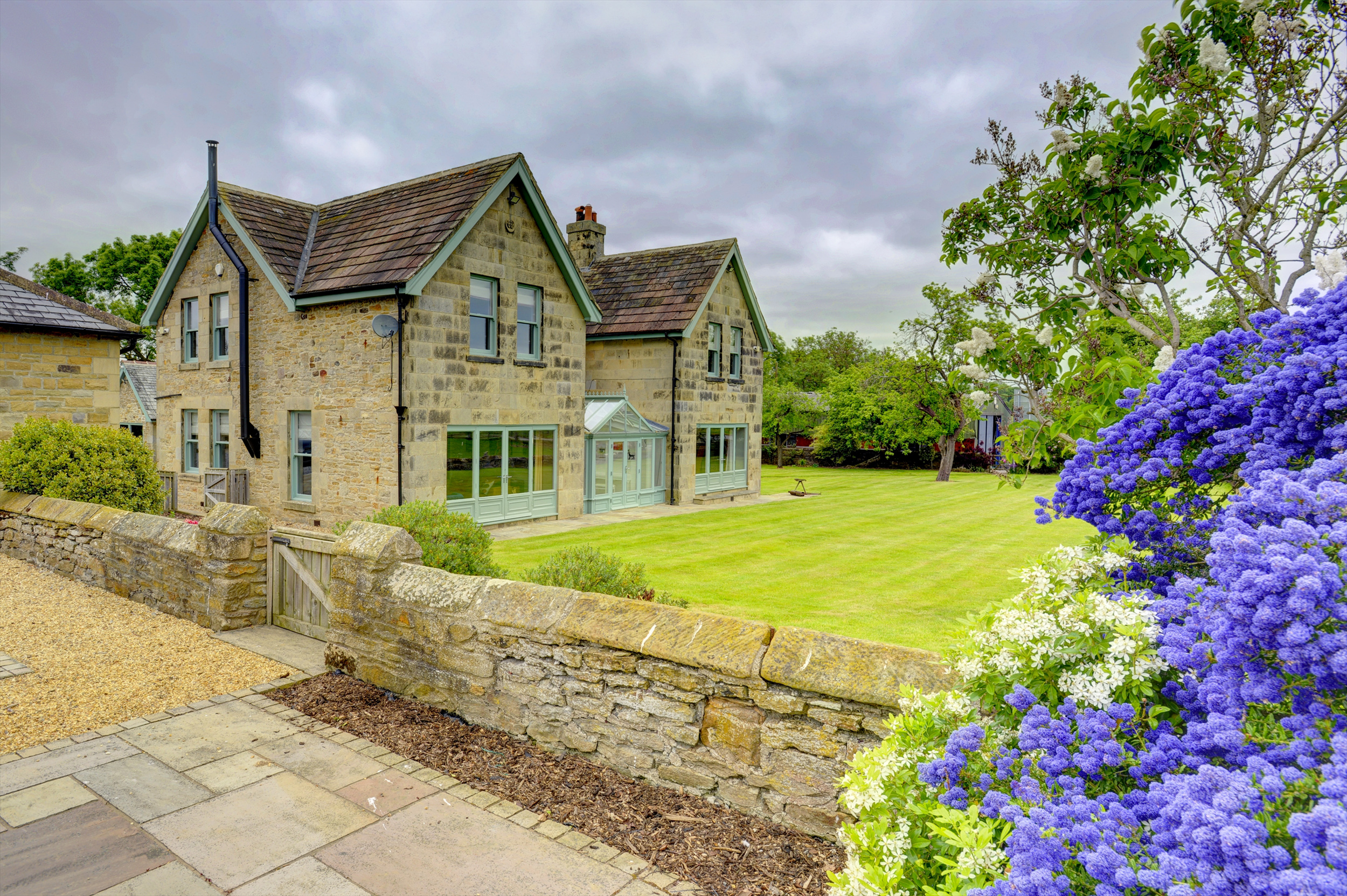 The Farm House, Barton, Richmond in Yorkshire. Smart TV. Family-friendly. Games room. Pet-friendly. 