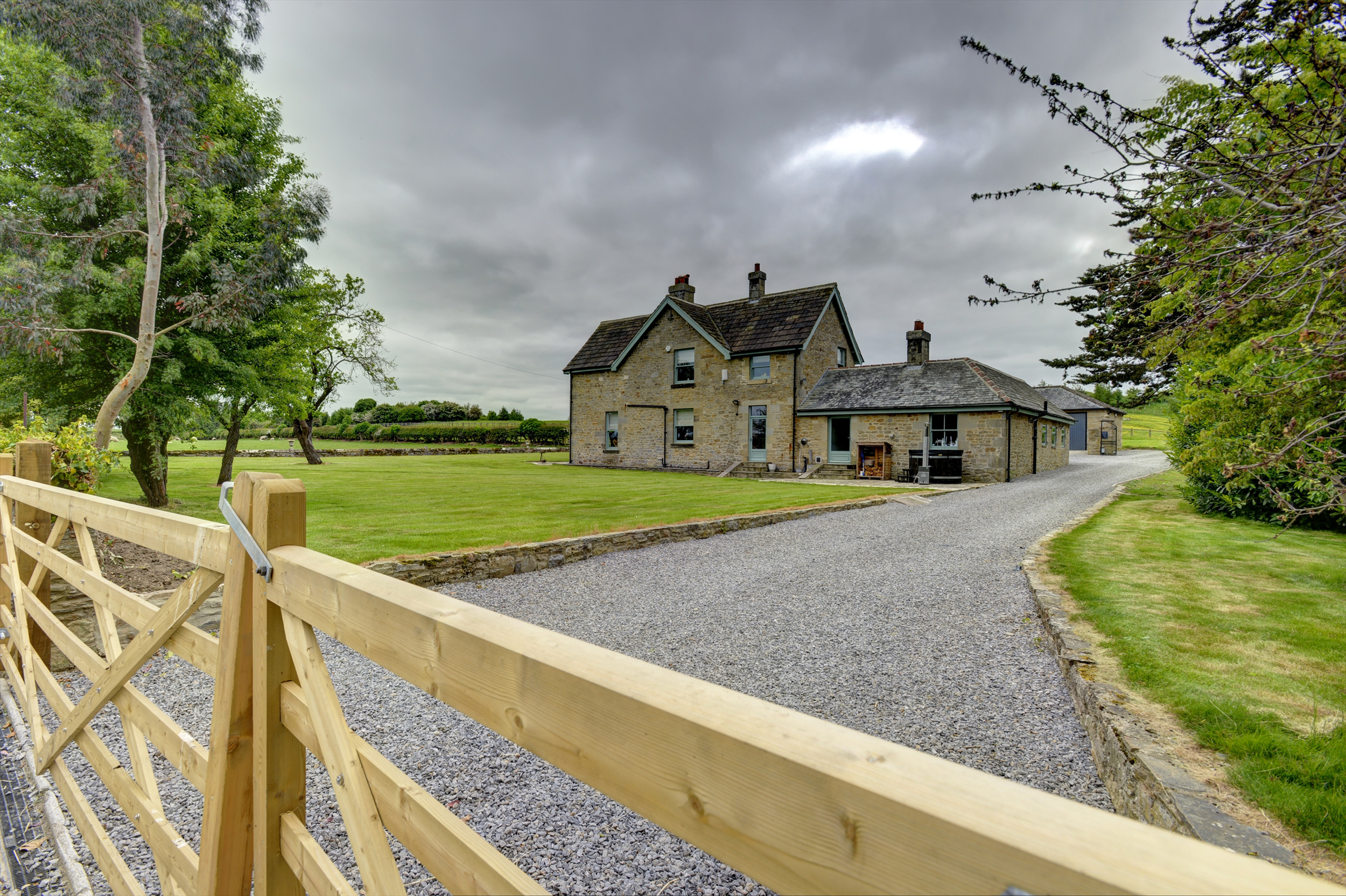 The Farm House, Barton, Richmond in Yorkshire. Smart TV. Family-friendly. Games room. Pet-friendly. 