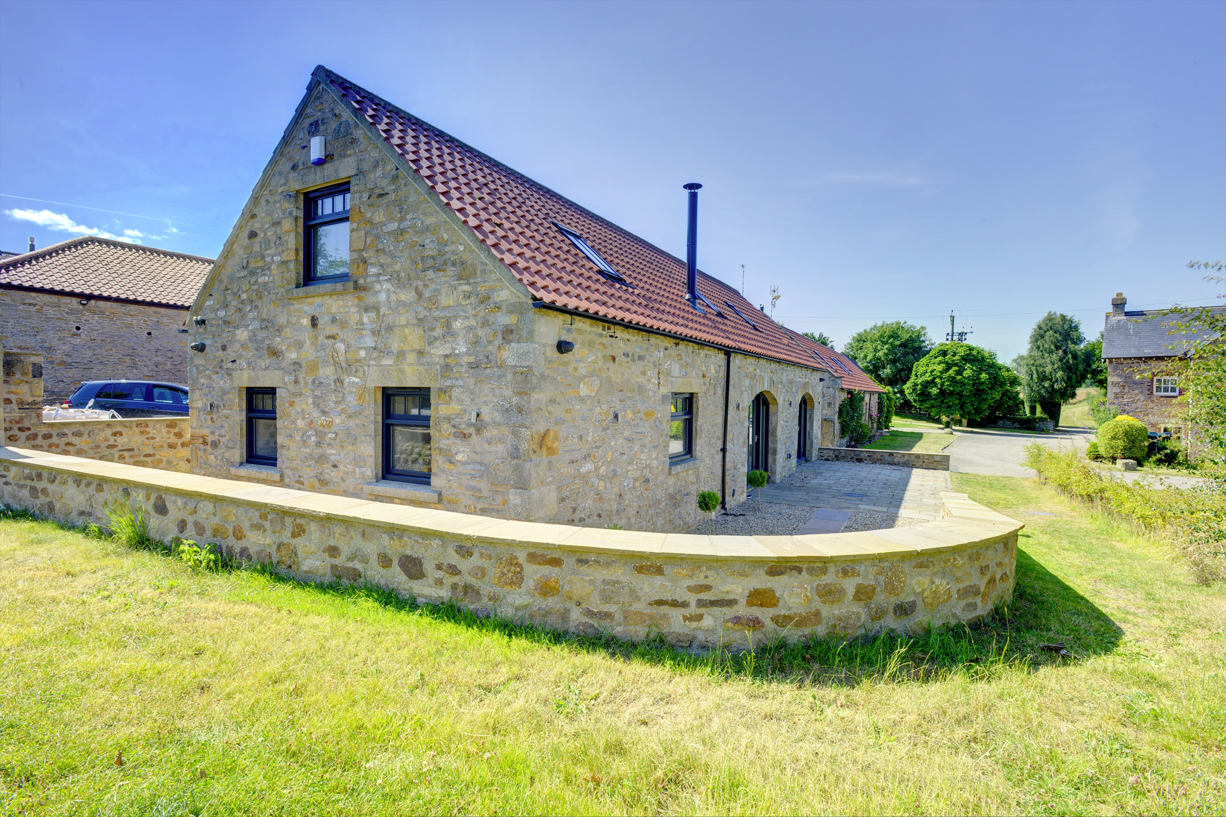 The Gate House near Barton, Richmond in Yorkshire. Smart TV. Hot tub. Pet-friendly. Family-friendly.