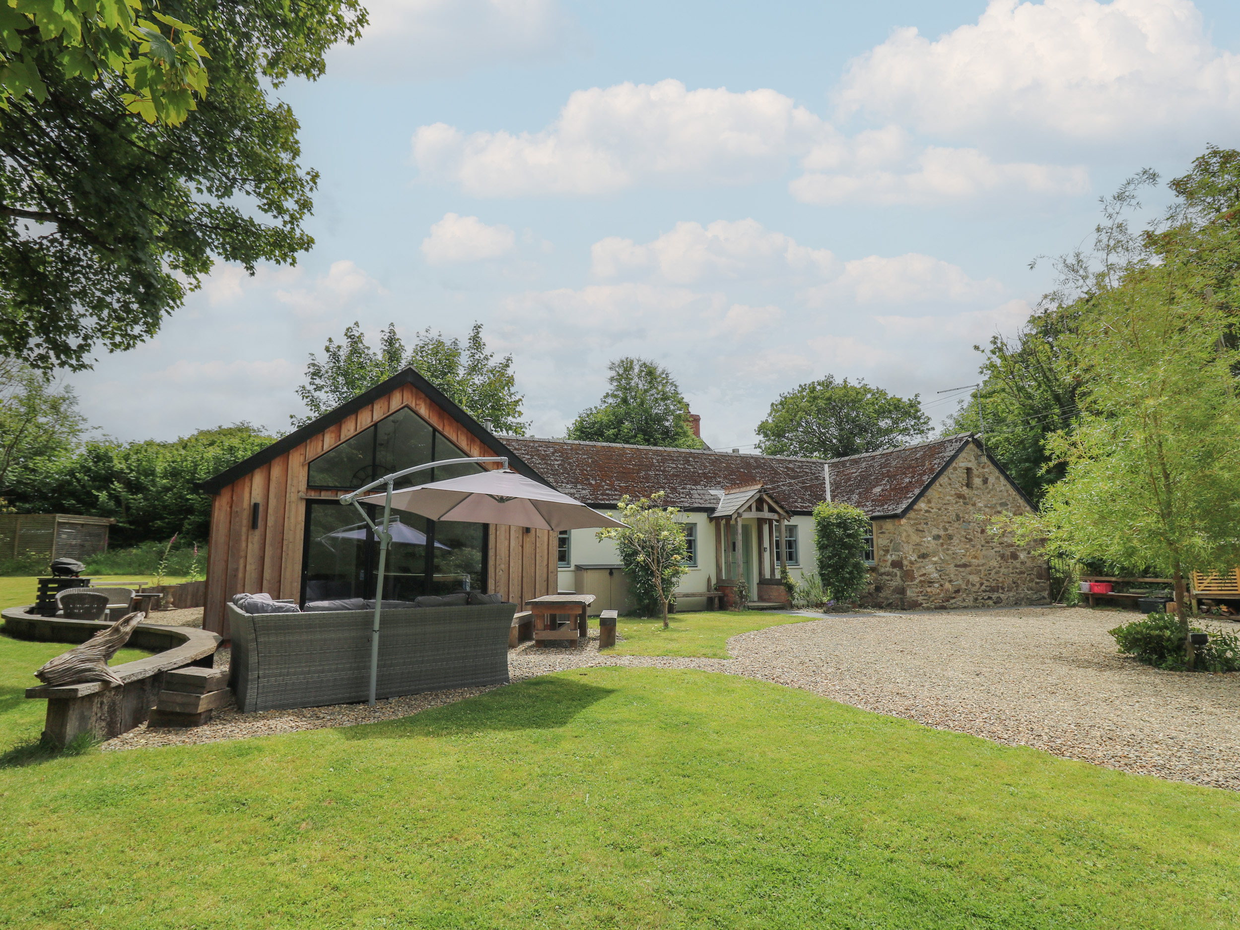 3 bedroom Cottage for rent in Newport