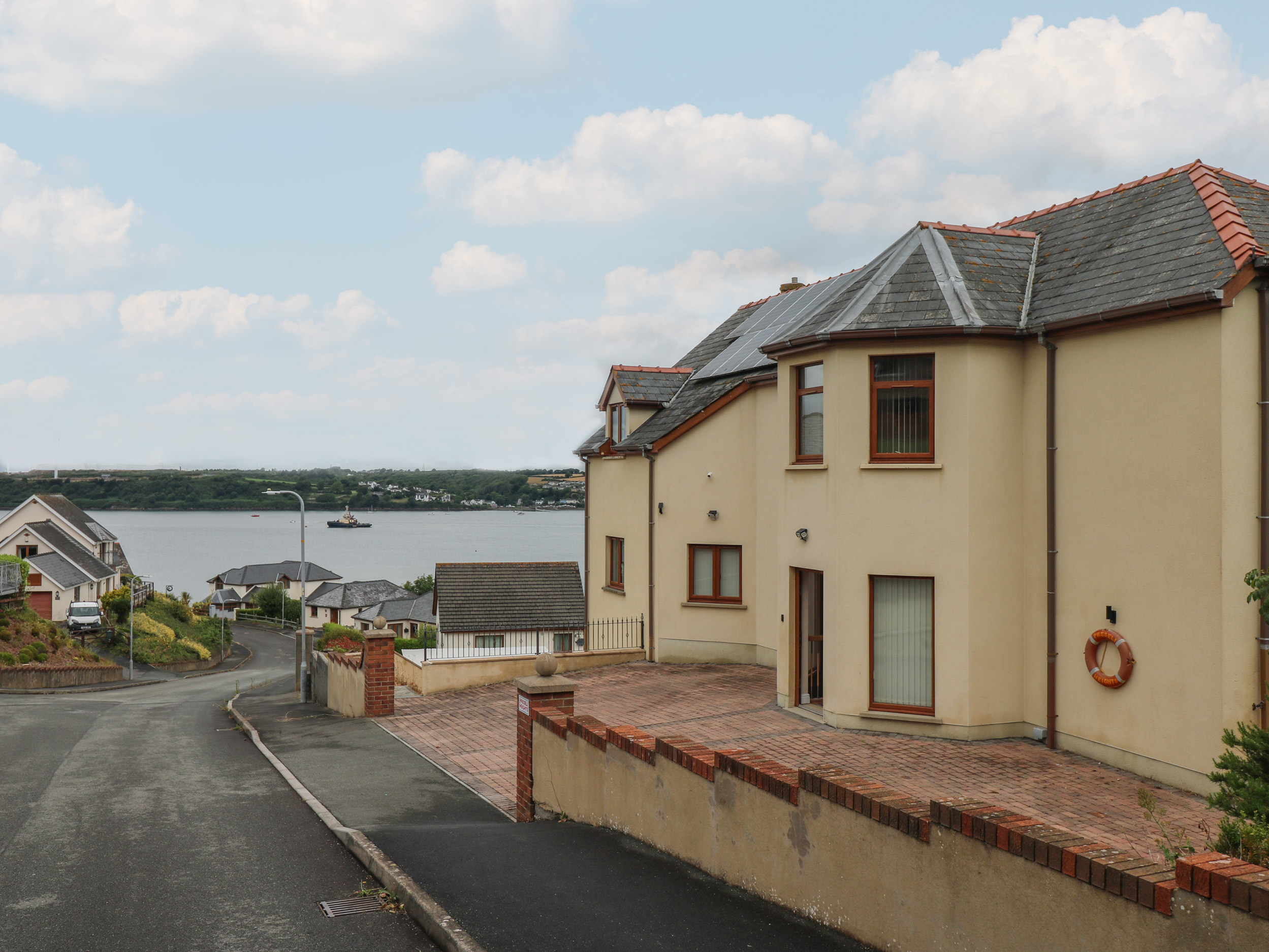 6 bedroom Cottage for rent in Pembroke