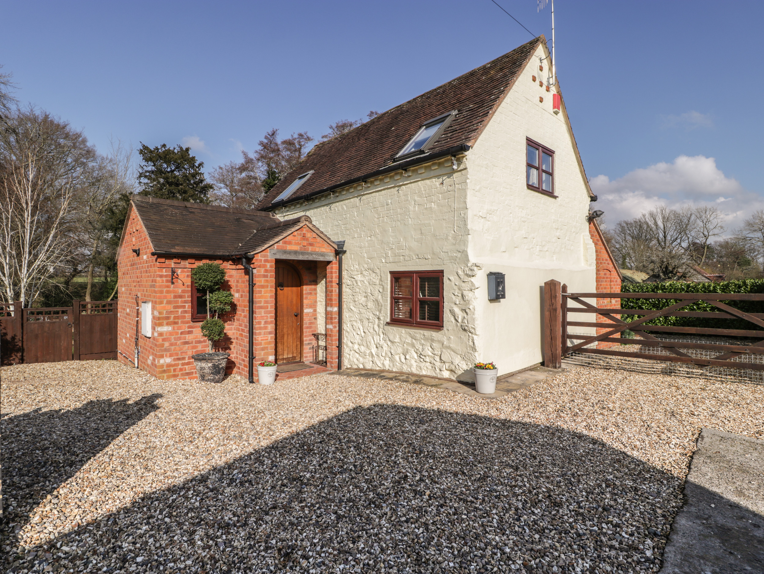 The Old Cider House Hanley Swan, Worcestershire. Pet-friendly. Hot tub. Woodburning stove. Diswasher