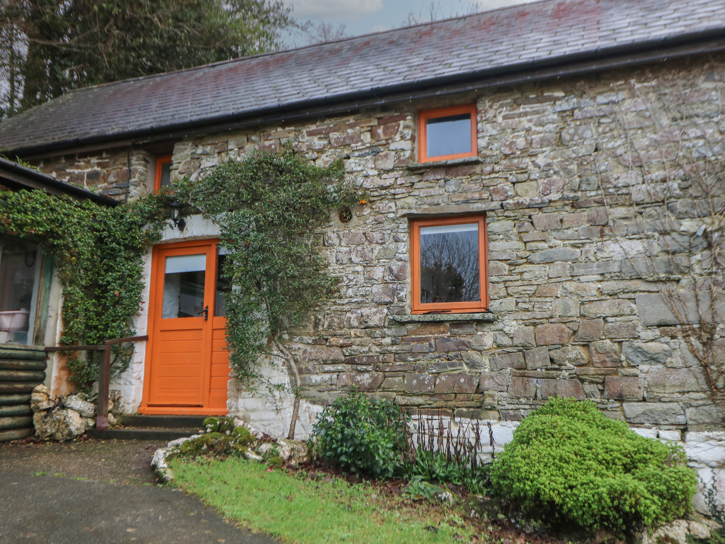 3 bedroom Cottage for rent in Lampeter