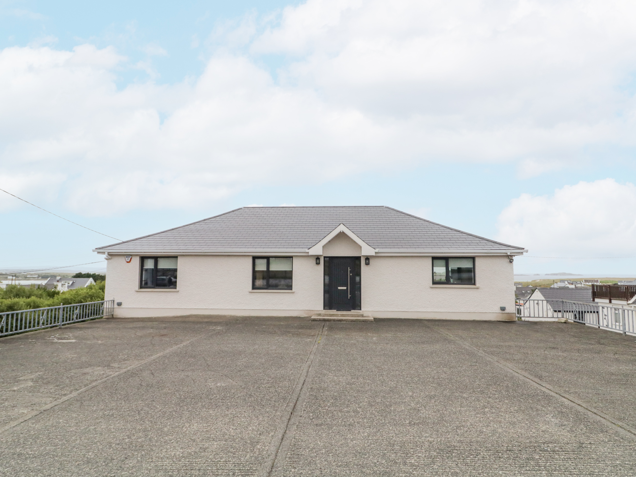 3 bedroom Cottage for rent in Derrybeg