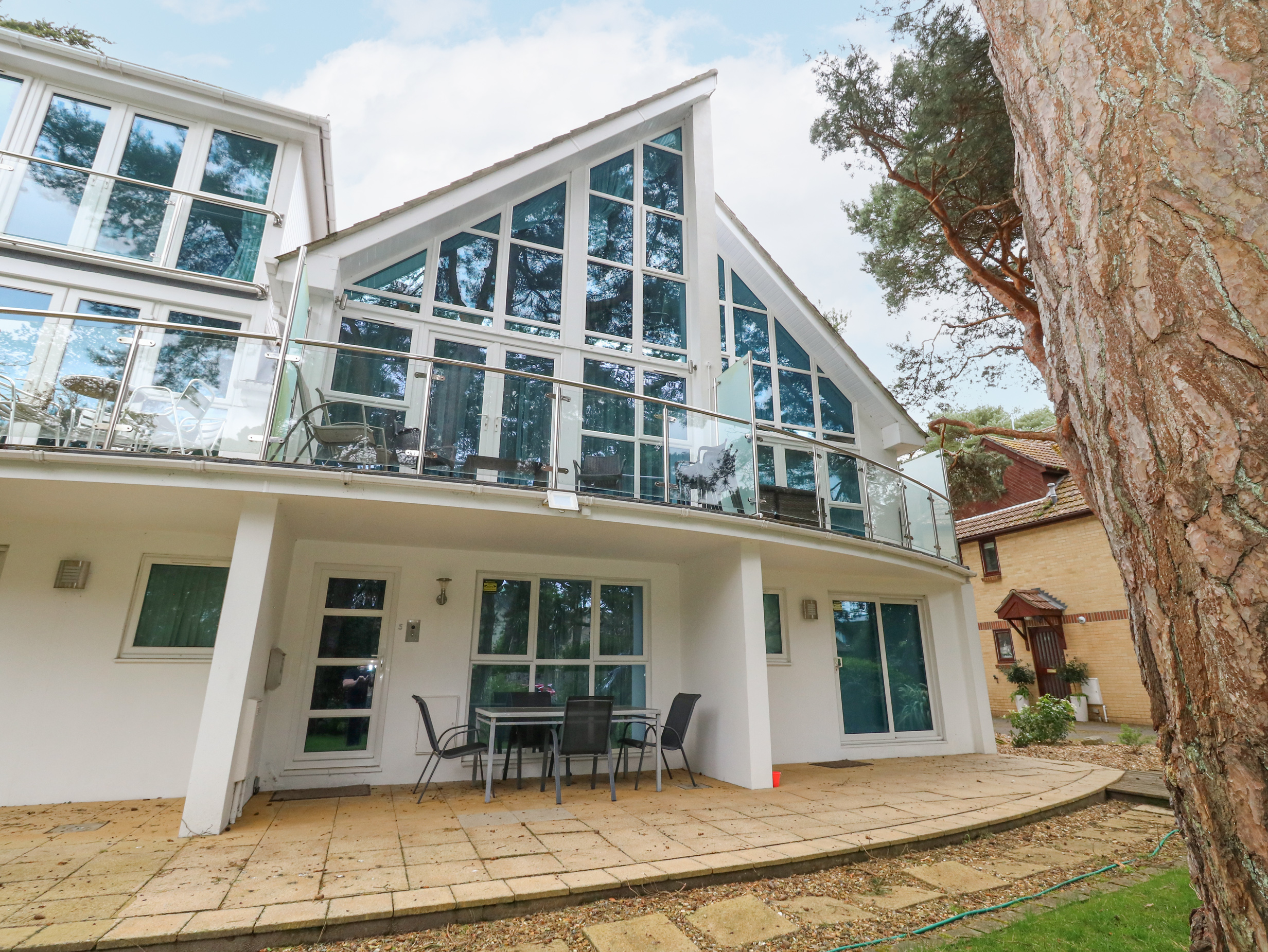 4 bedroom Cottage for rent in Bournemouth