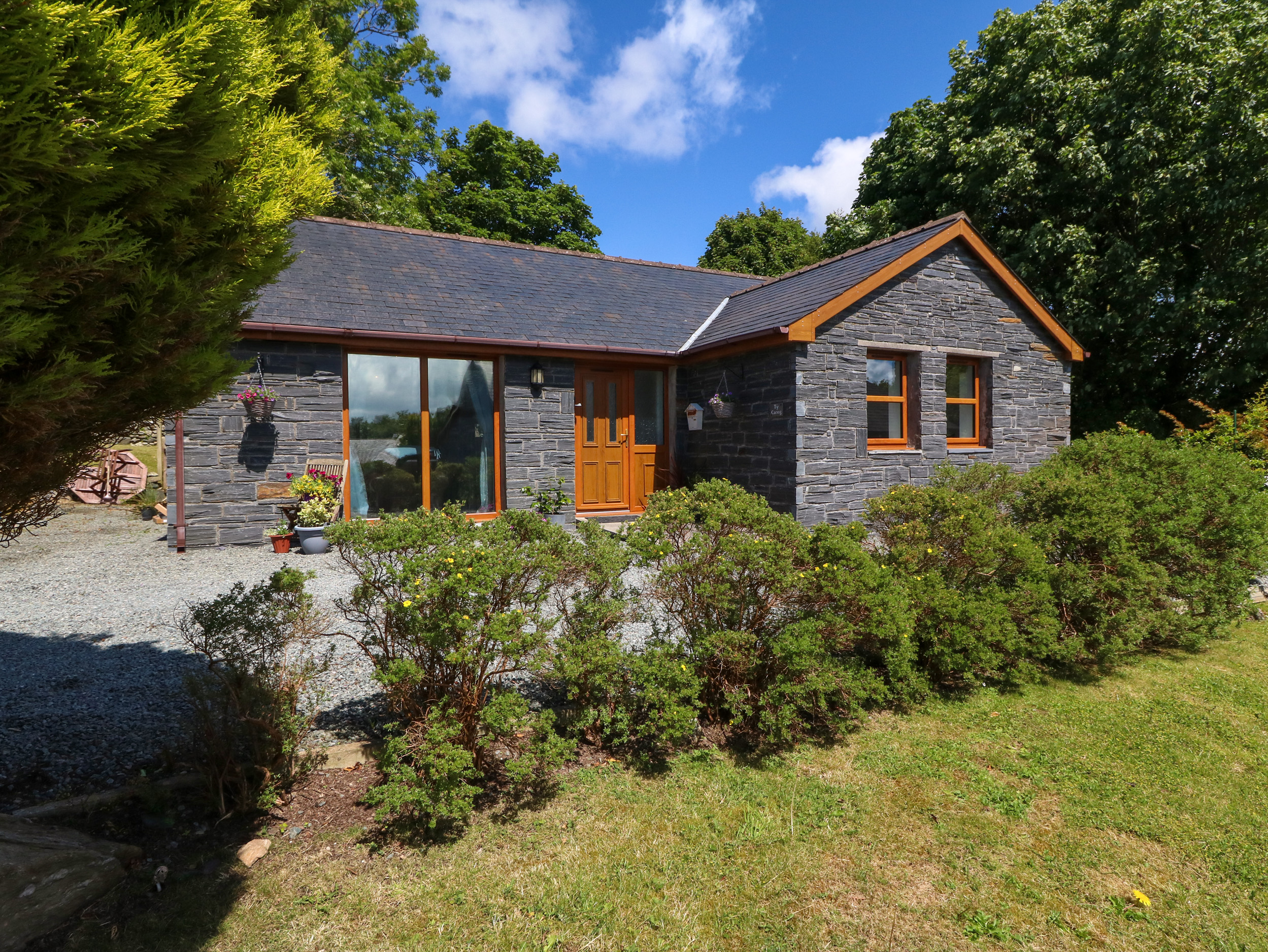 2 bedroom Cottage for rent in Gaerwen