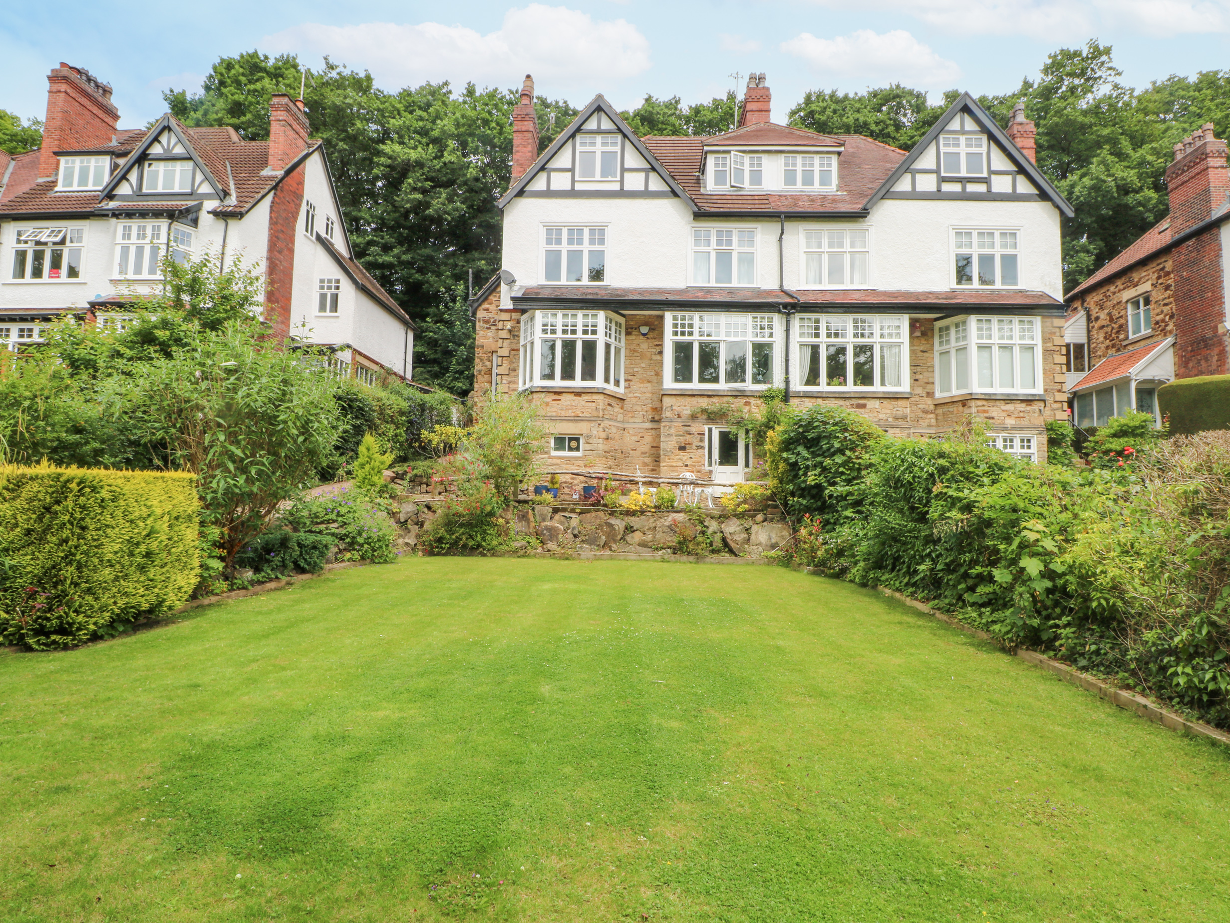 6 bedroom Cottage for rent in Sheffield