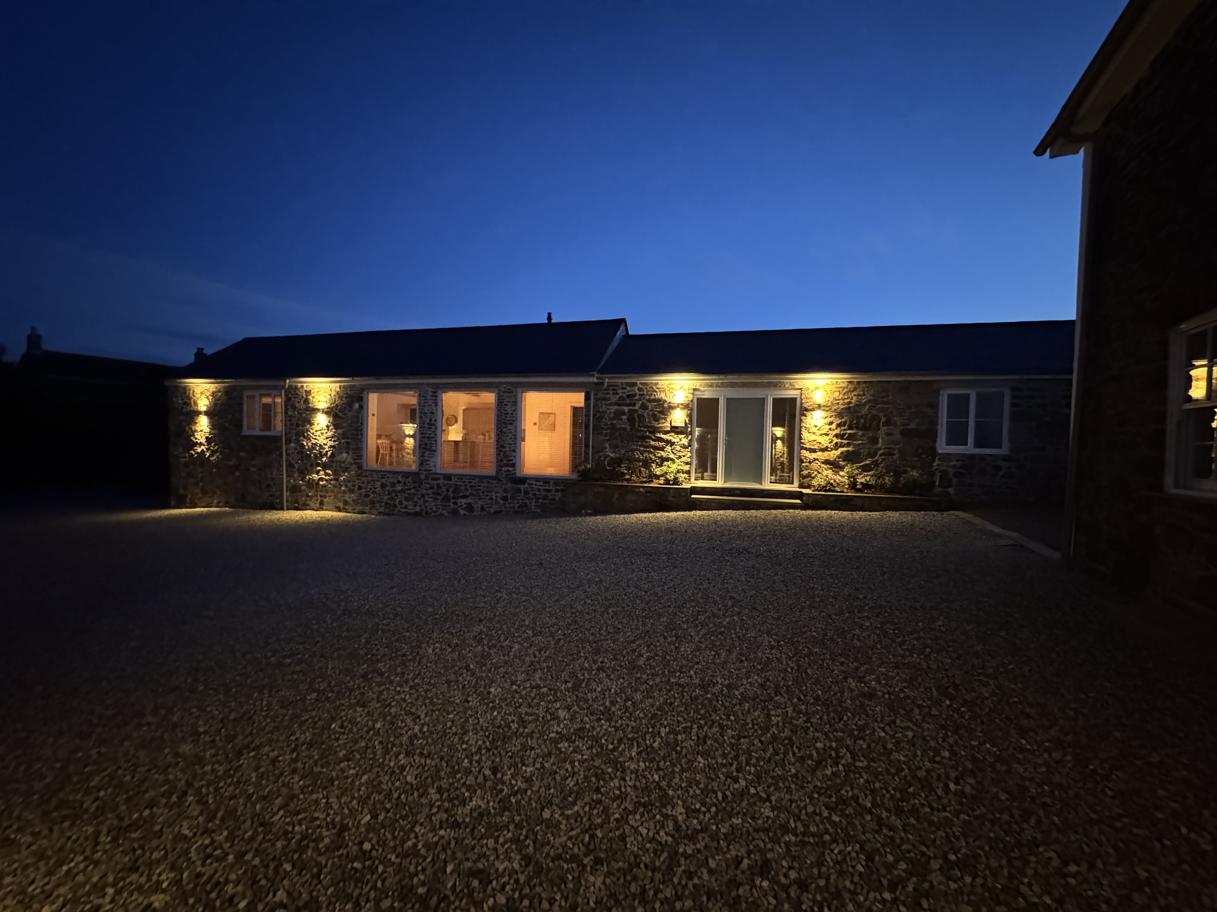 Old Orchard Barn, St. Mellion near St Dominick, Cornwall. In a AONB. Pet-friendly. Hot tub. Smart TV