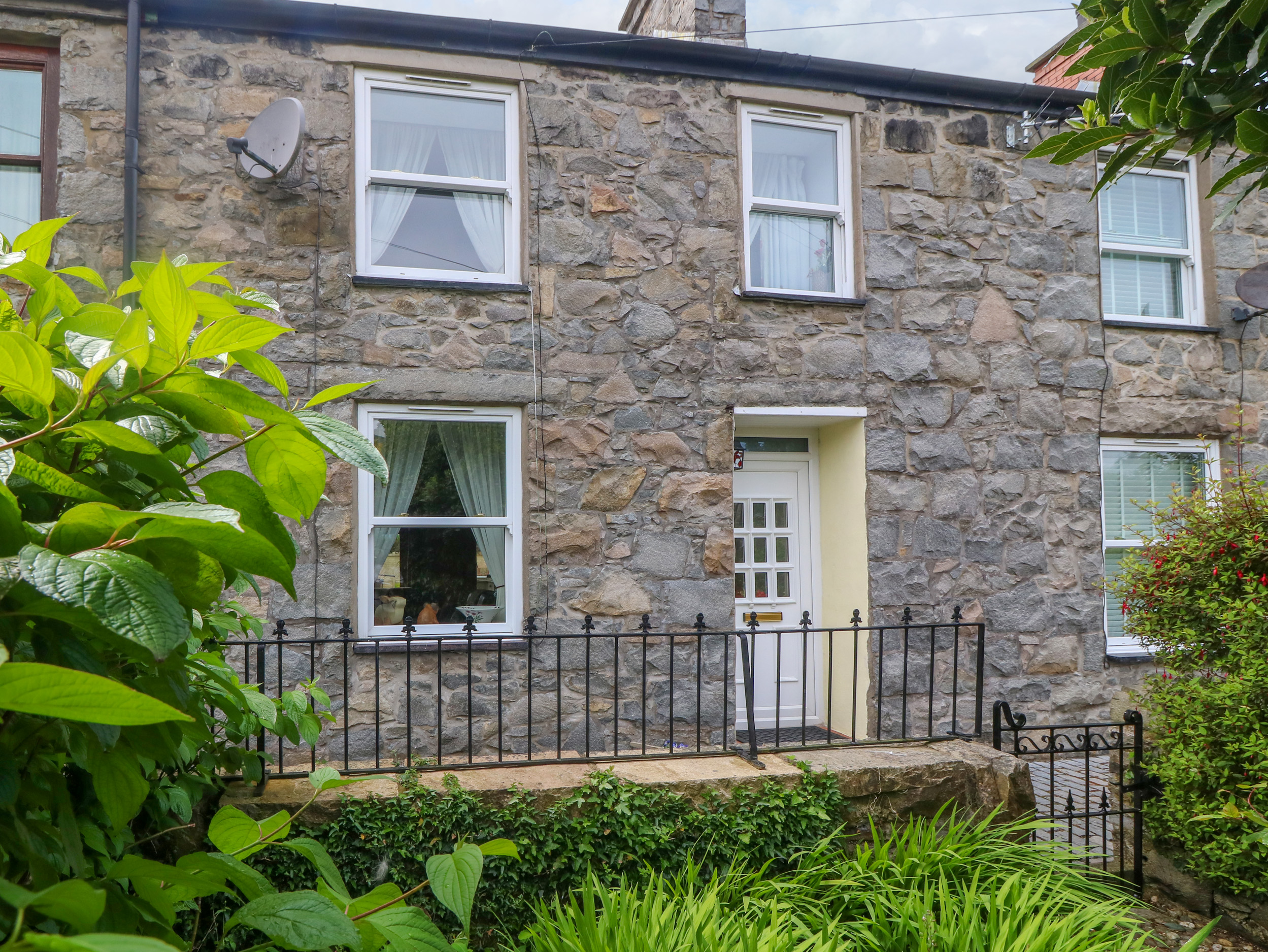 2 bedroom Cottage for rent in Llangefni