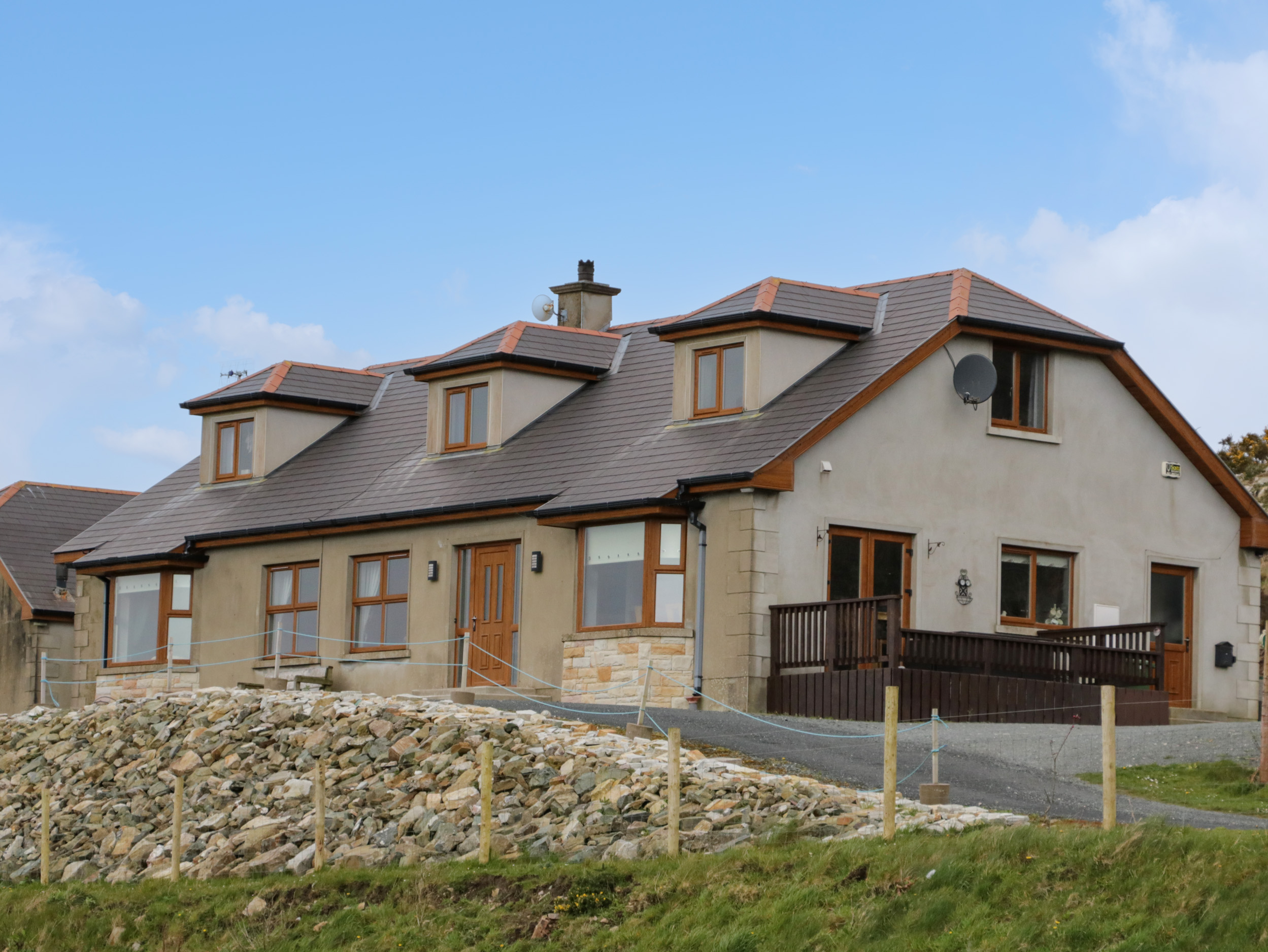 7 bedroom Cottage for rent in Ardbane