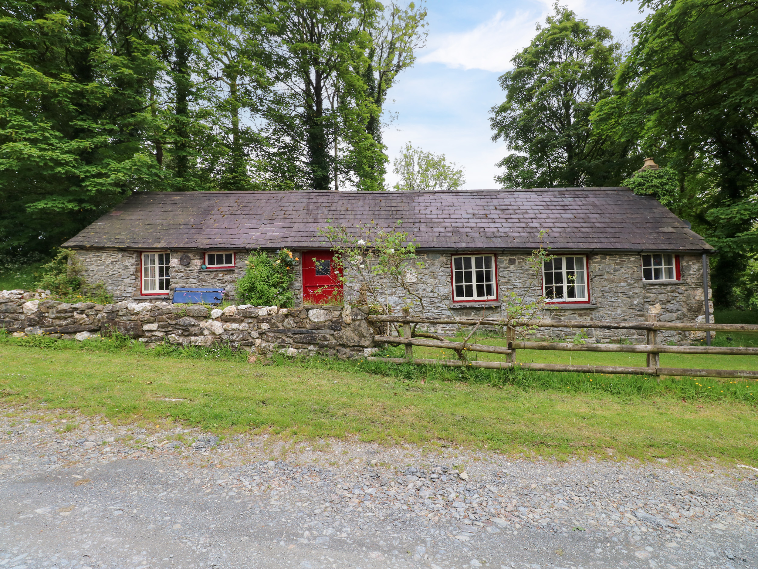 2 bedroom Cottage for rent in Llandysul