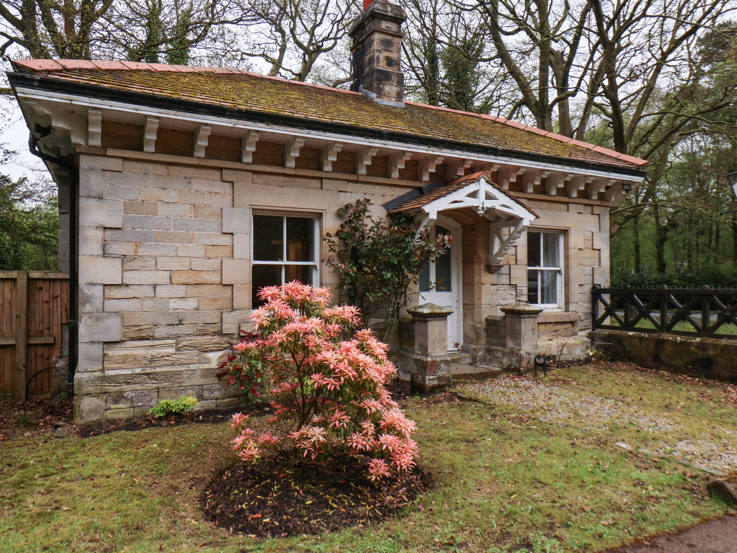 Gatekeepers nr Easington, North Yorkshire. Single-storey. Hot tub. Woodburning stove. Coffee machine