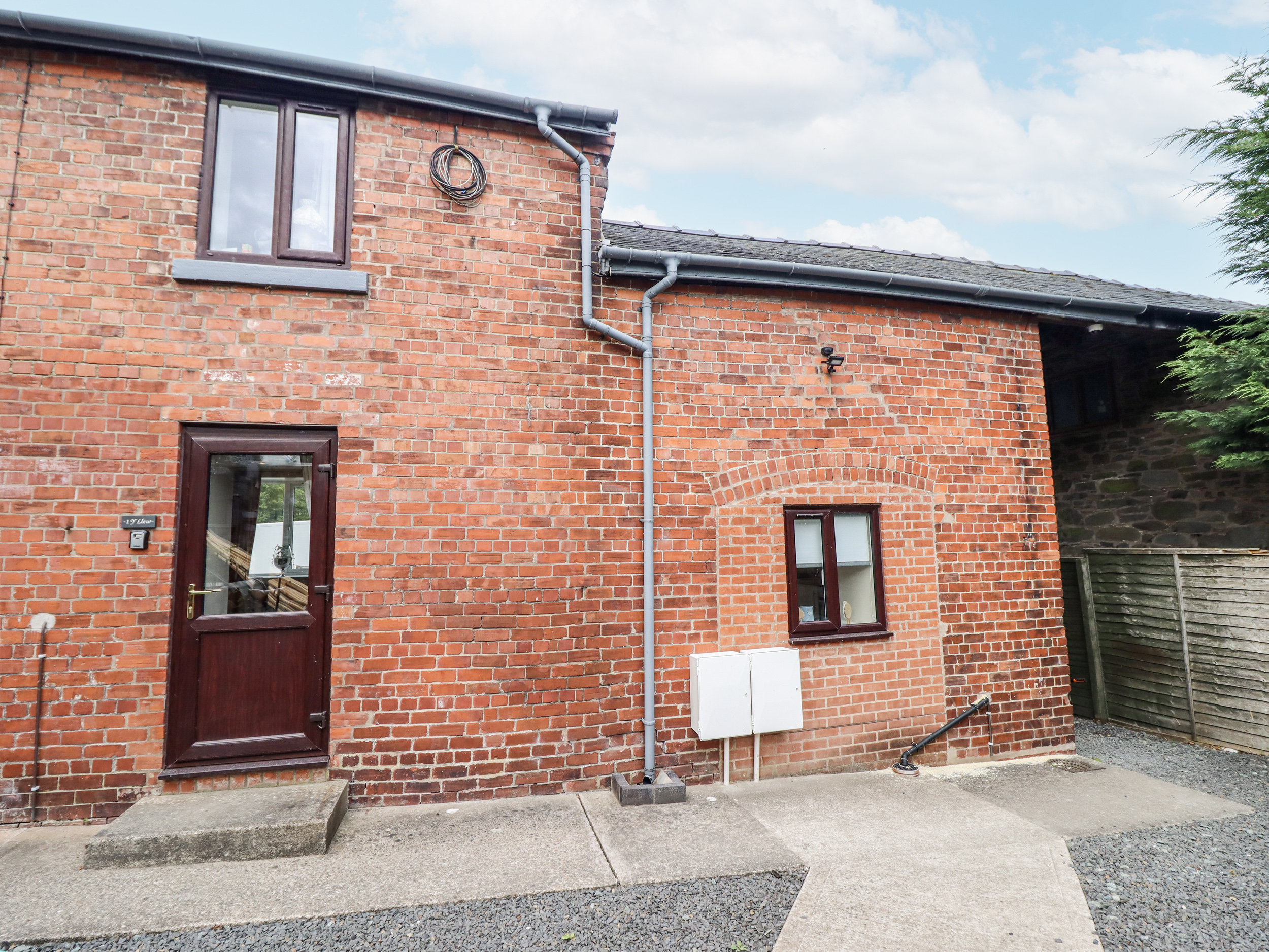 1 bedroom Cottage for rent in Caersws