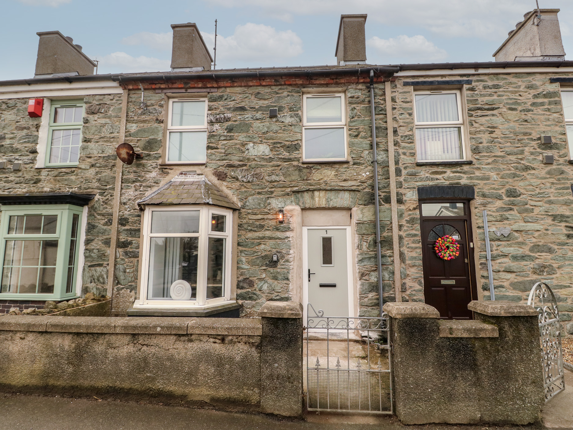 3 bedroom Cottage for rent in Holyhead