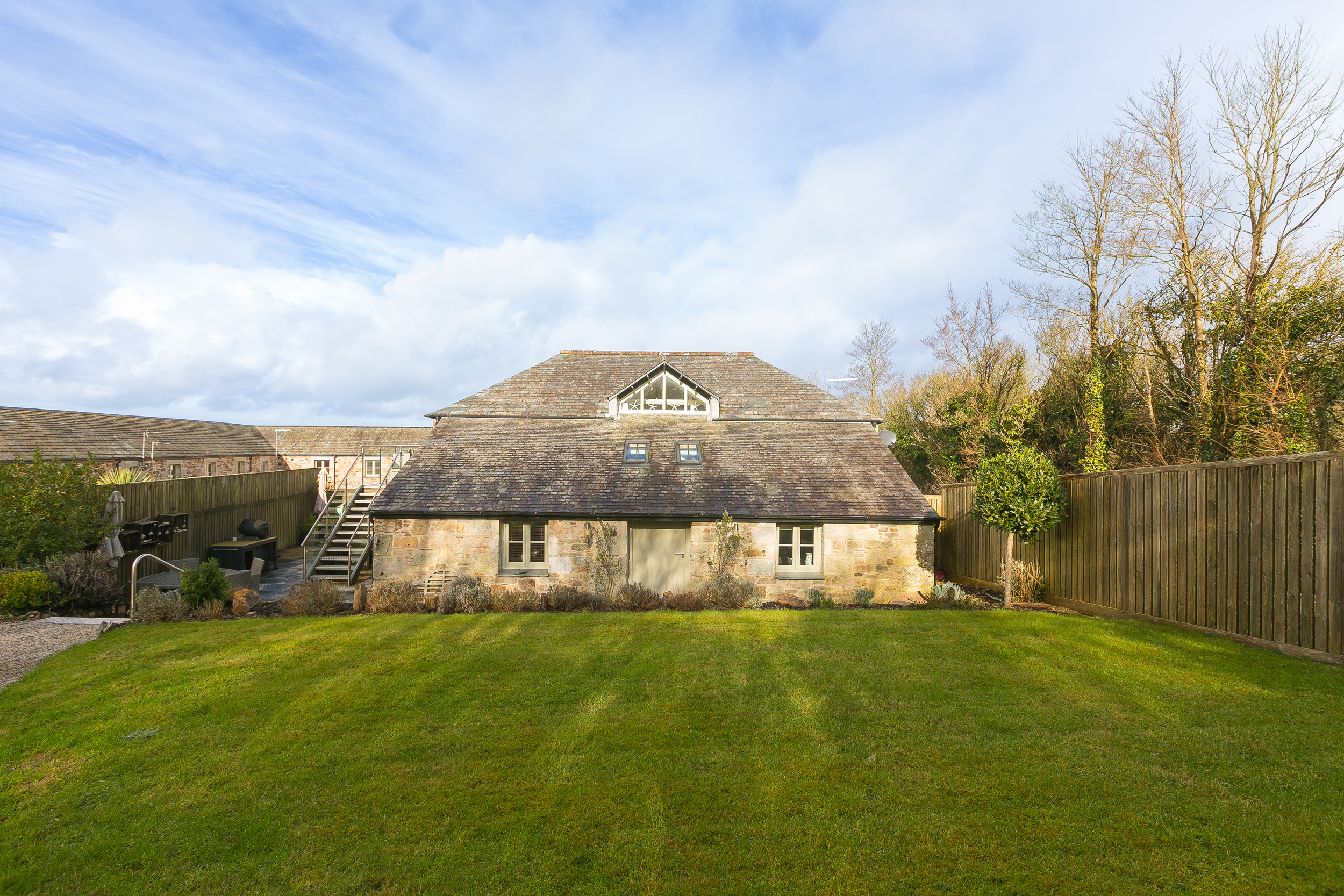 Stable Loft in , St Columb Major. Enclosed garden. Open plan. En-suite. Near coast. Off-road parking