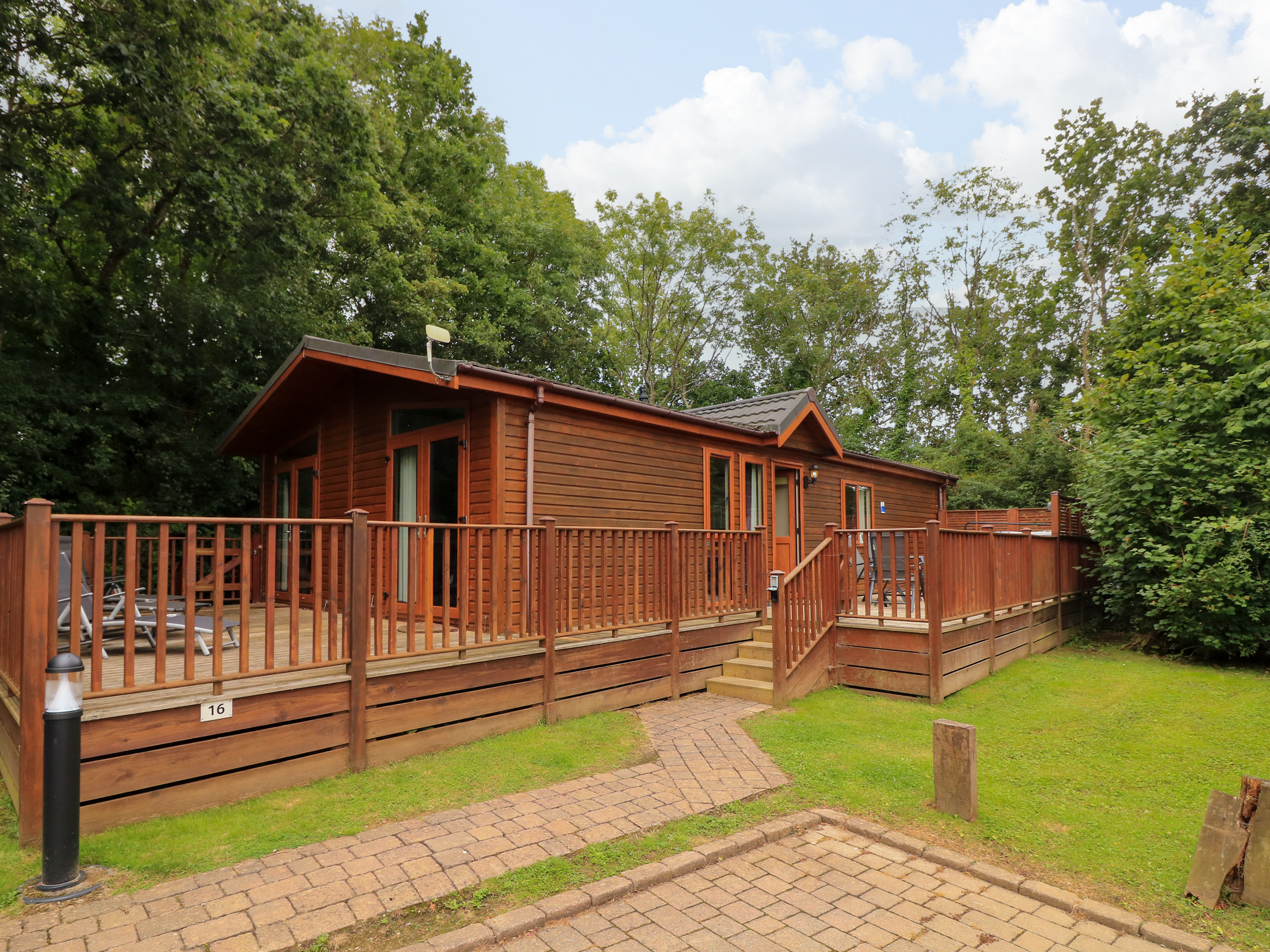 Templar Rise 16 - Devon Comfort, near Chudleigh, Devon. Close to Dartmoor National Park. Hot tub. TV