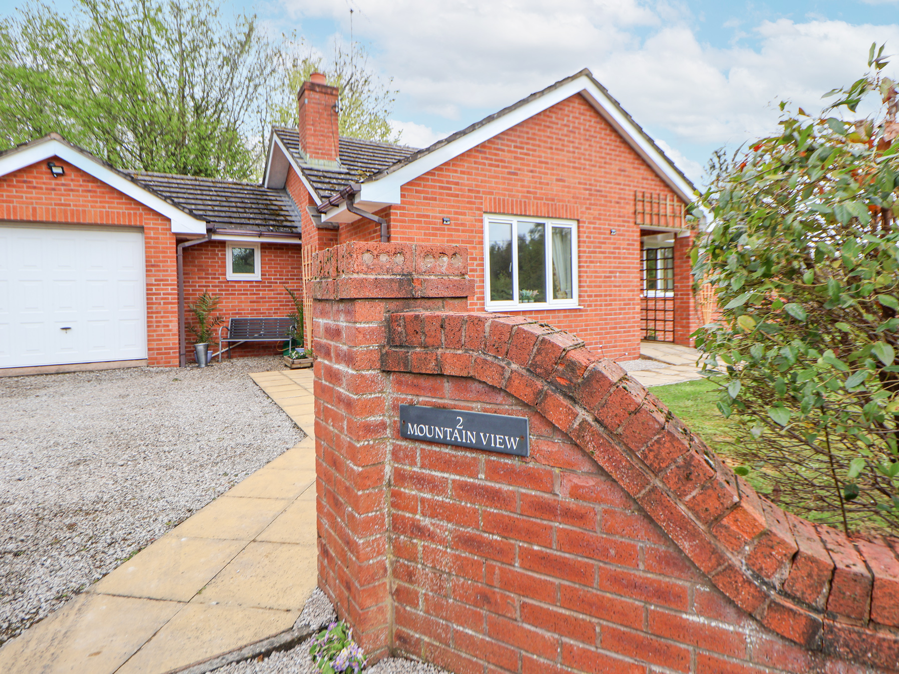 2 Mountain View, Chirk, Wrexham. Pet-friendly. Near AONB. Near shop. Near to a pub. Off-road parking
