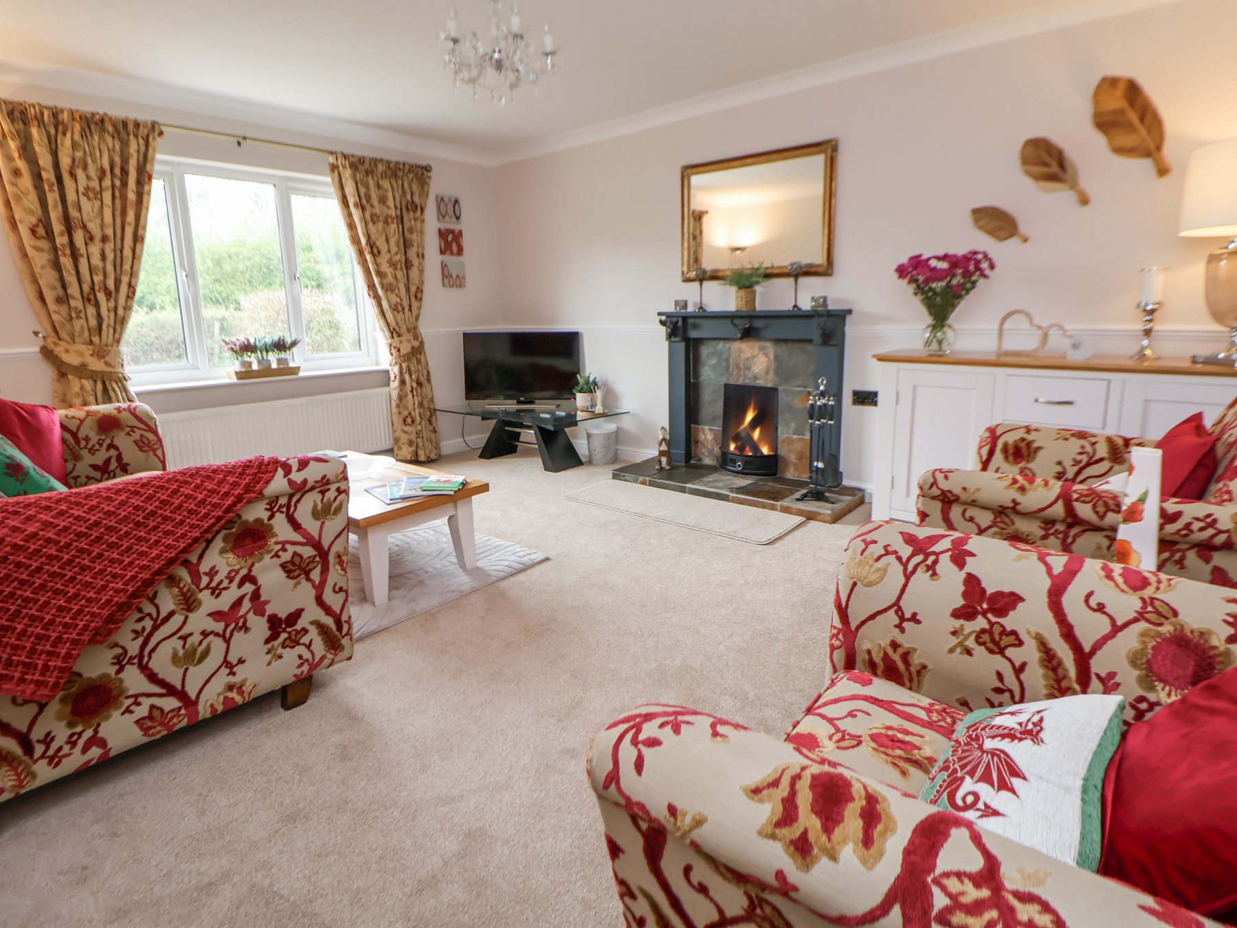 2 Mountain View, Chirk, Wrexham. Pet-friendly. Near AONB. Near shop. Near to a pub. Off-road parking