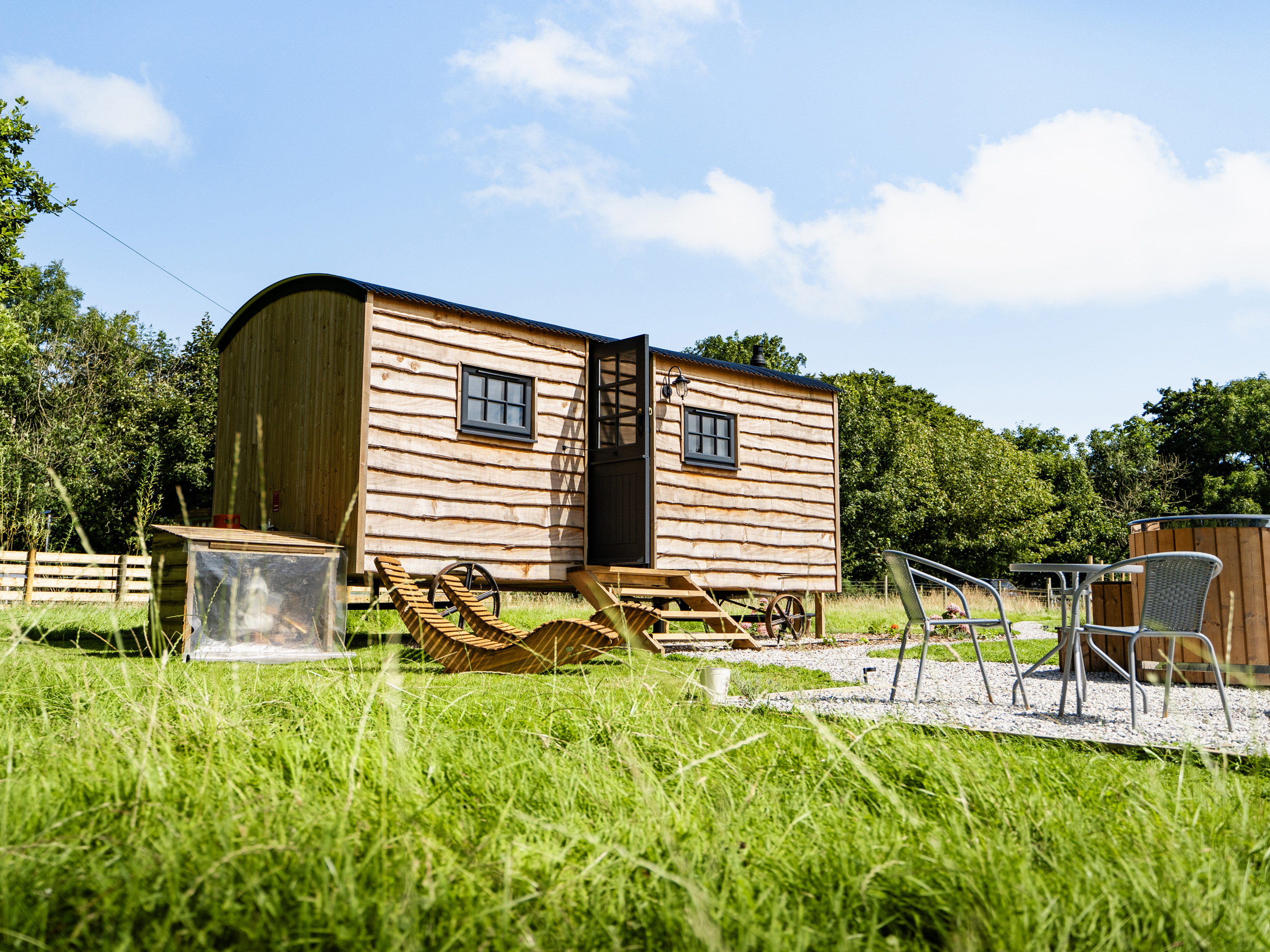 Bracken, Wainhouse Corner, Cornwall. Hot tub. Romantic. Enclosed garden. Open plan. Off-road parking