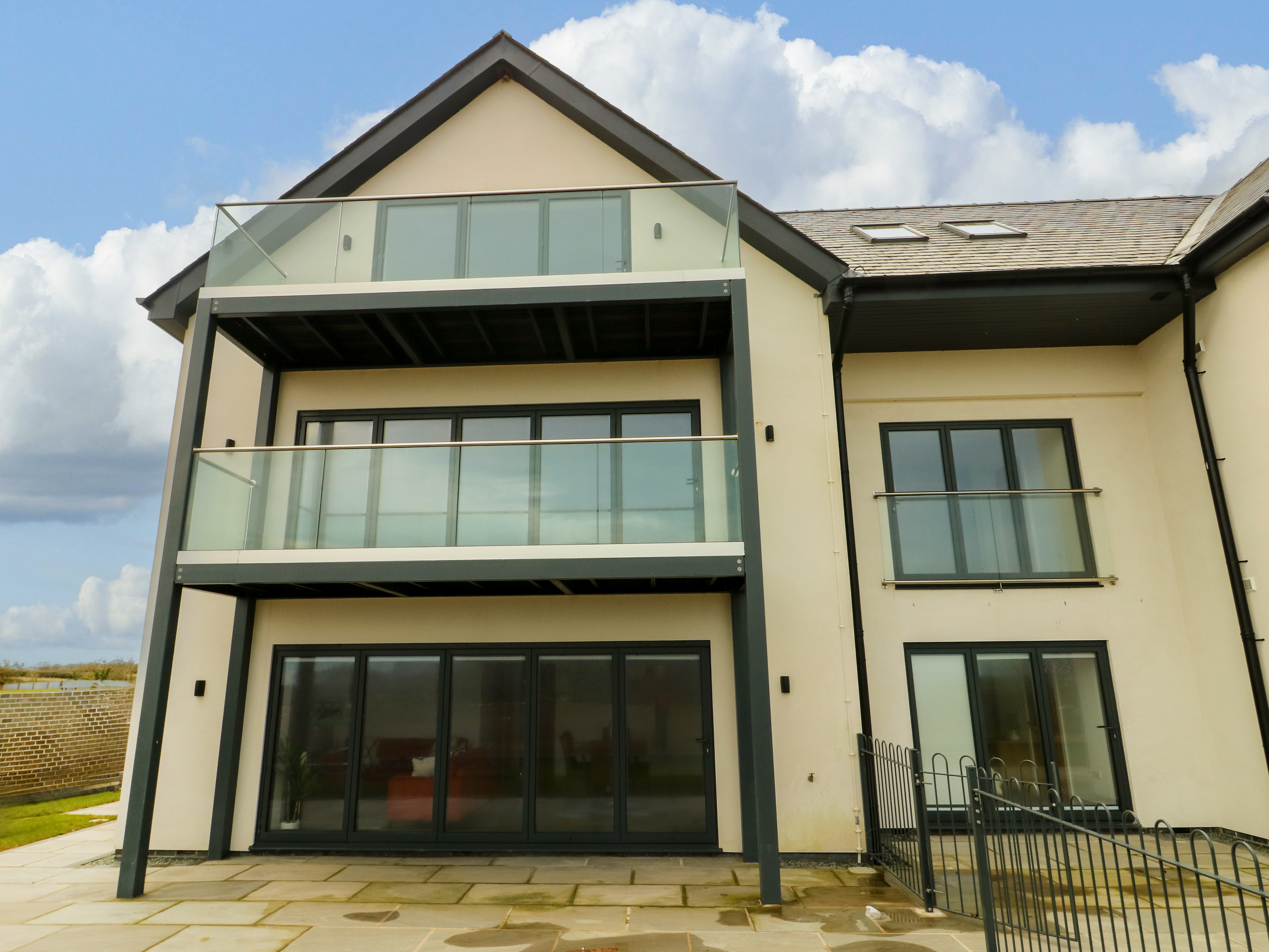 3 bedroom Cottage for rent in Benllech