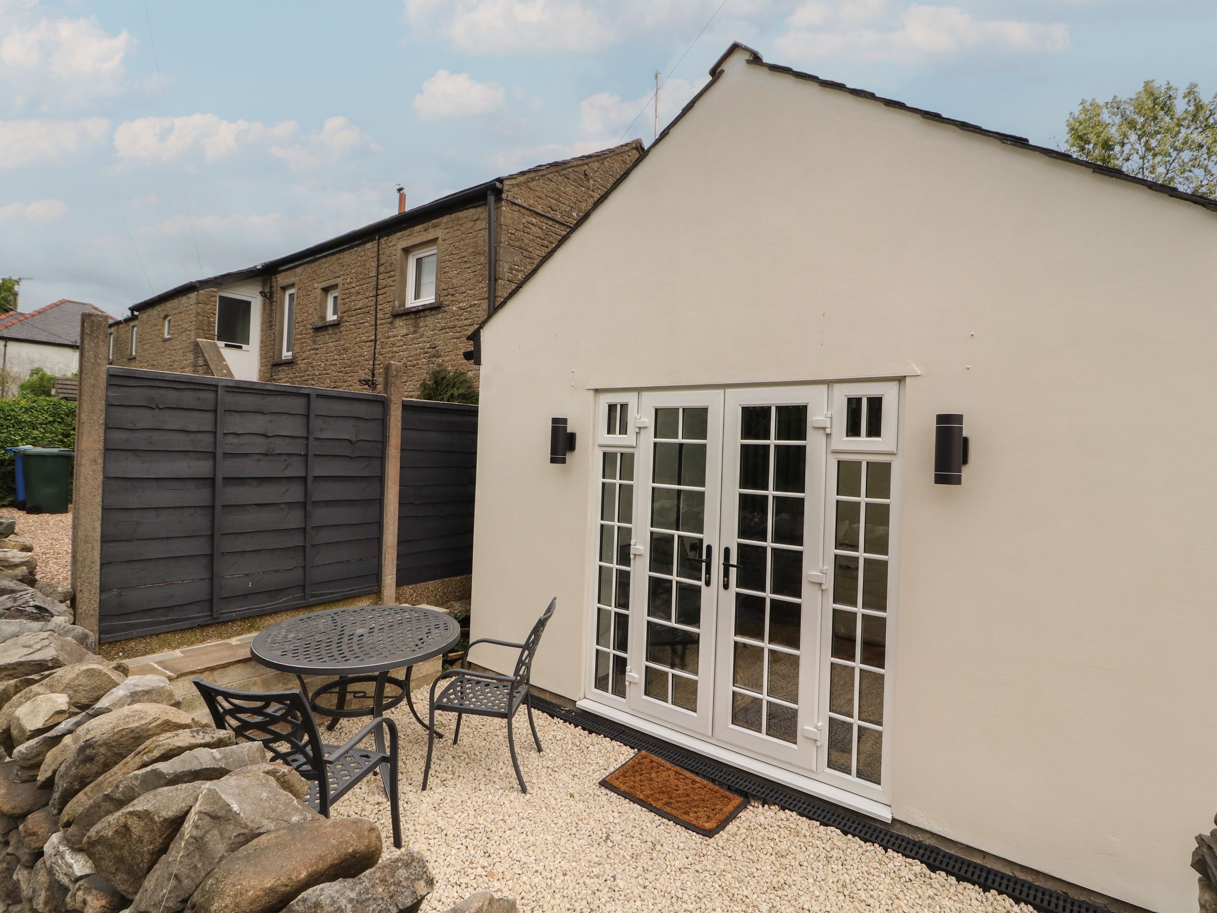 2 bedroom Cottage for rent in Settle