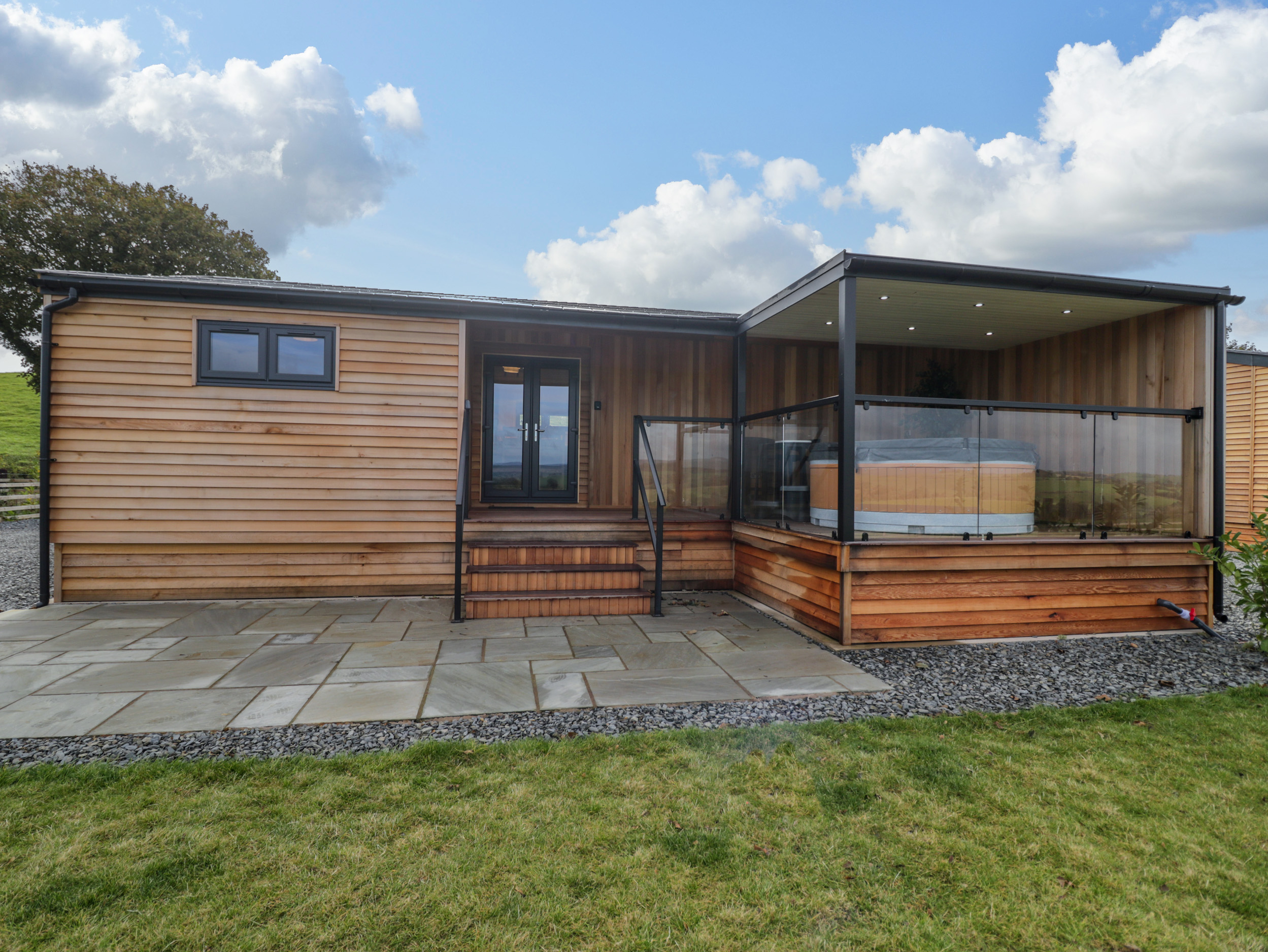 Math (Lodge 3), a single-storey lodge with a hot tub, on a farm in Llanelidan, Corwen, Denbighshire.