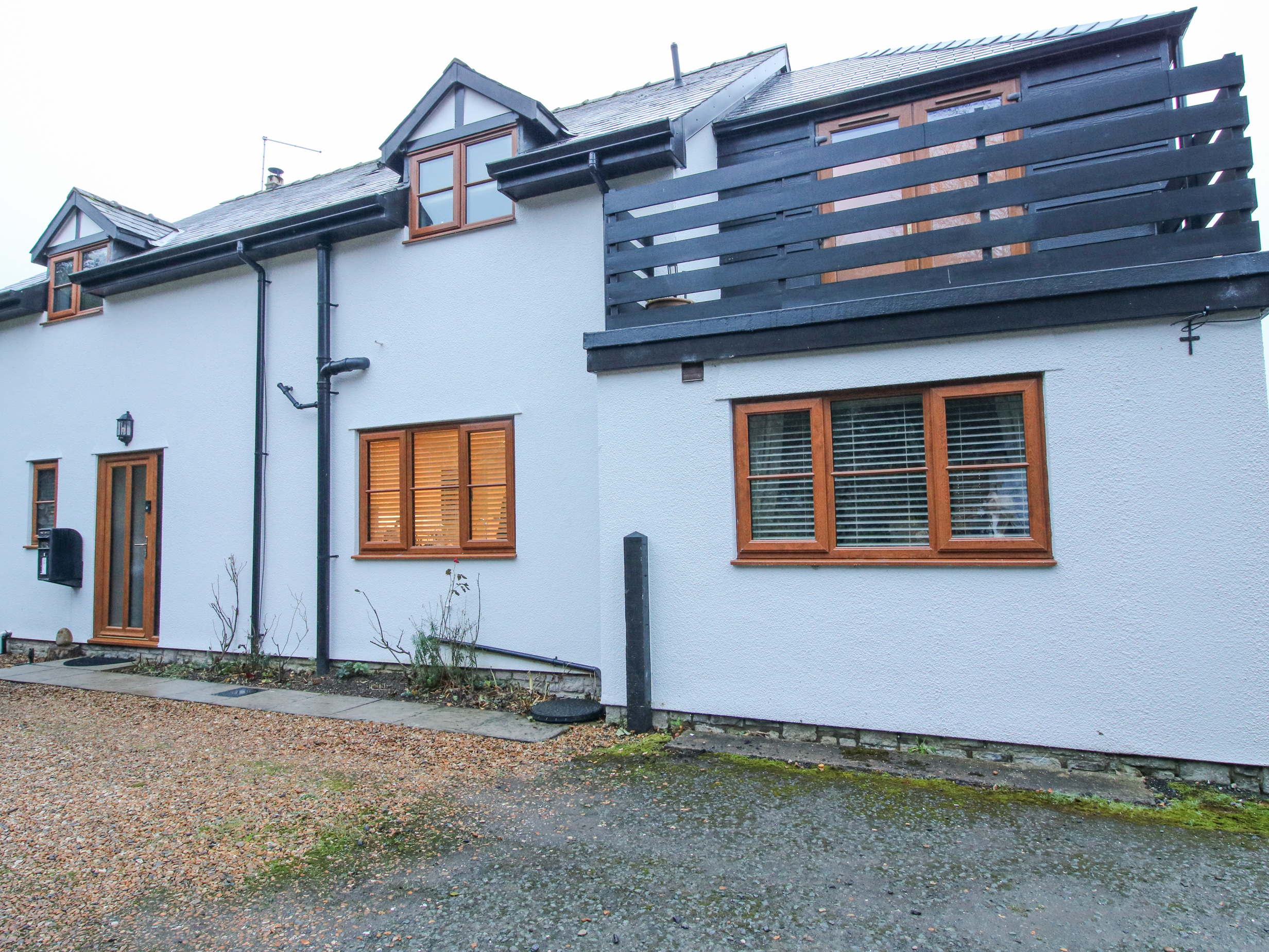 Quarry House, Priest Weston, Shropshire. Woodburning stove. Smart TV. Balcony. Enclosed garden. WiFi