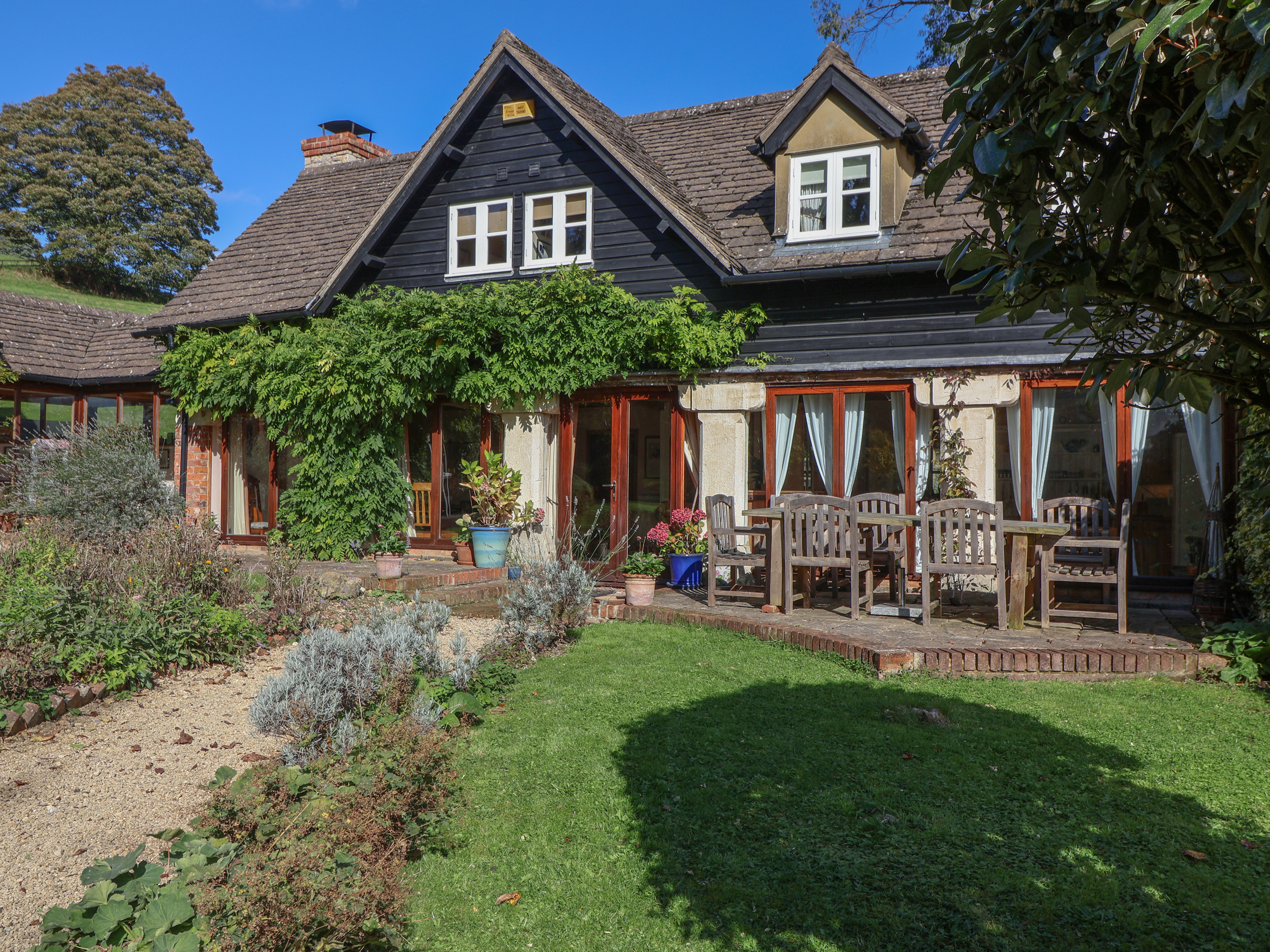 5 bedroom Cottage for rent in Cheltenham