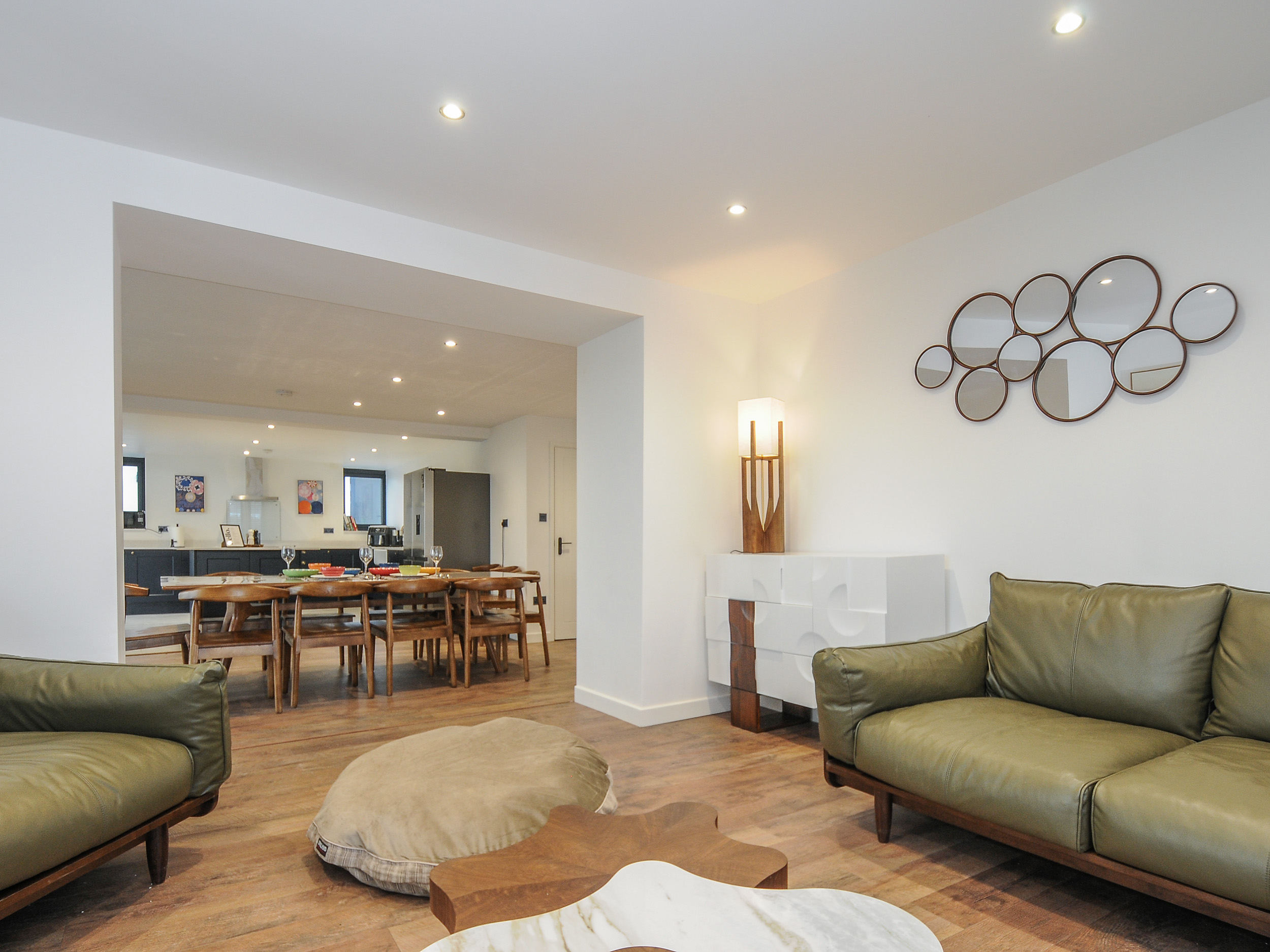 Boathyde, Northam, Devon. Hot tub. Off-road parking. Near beach. Smart TV. Enclosed garden. En-suite