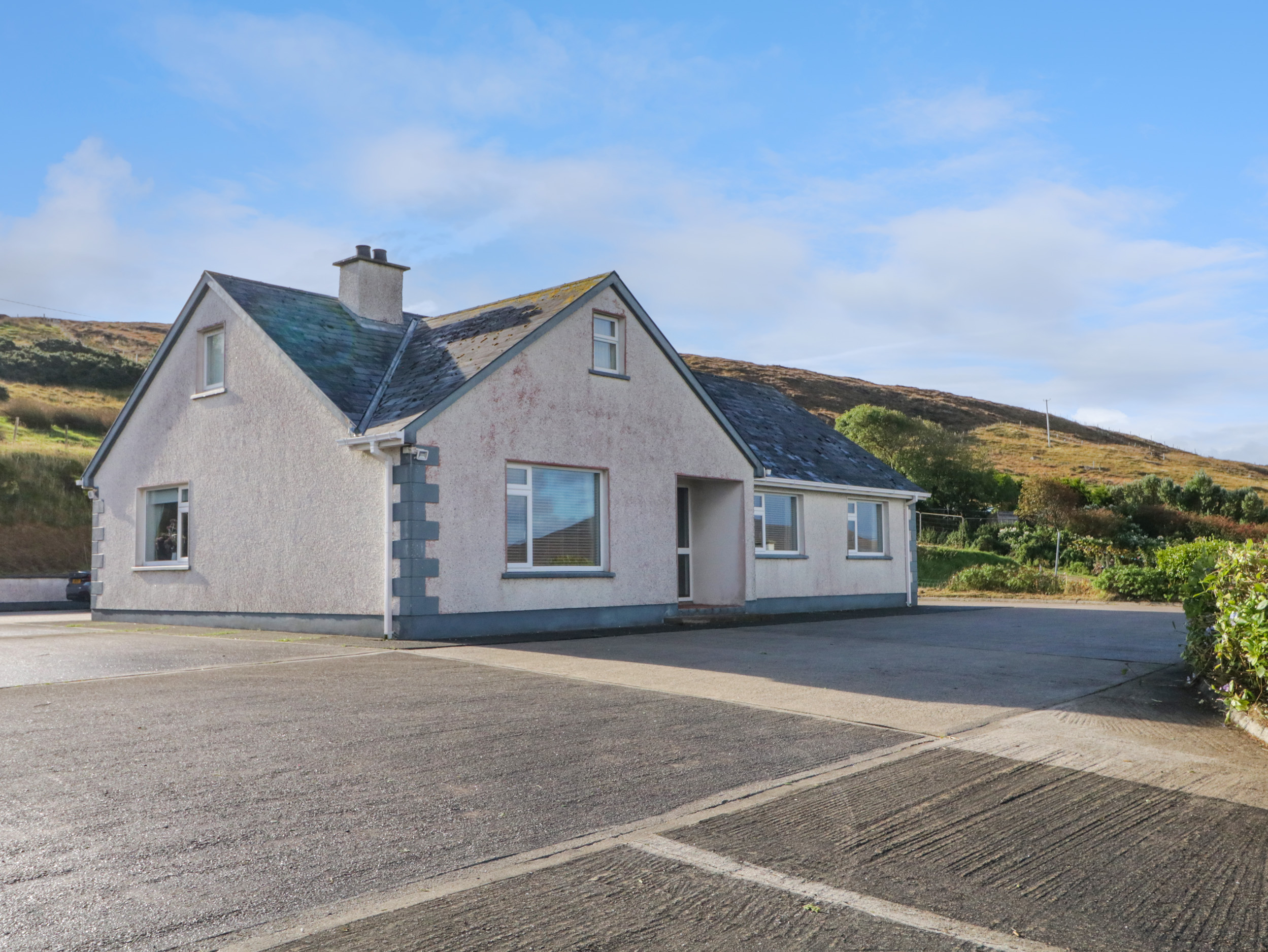 5 bedroom Cottage for rent in Gortahork