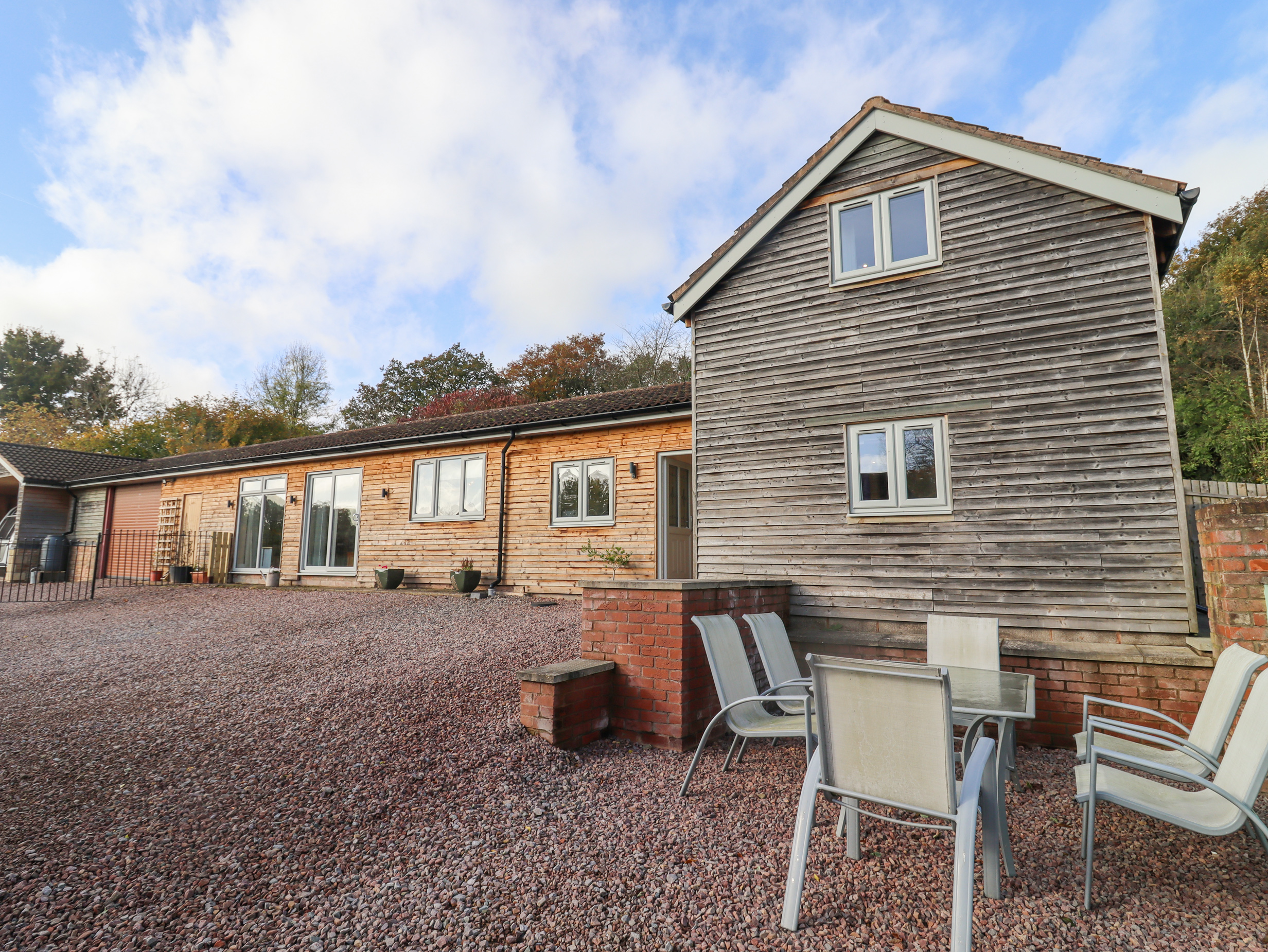 4 bedroom Cottage for rent in Newent