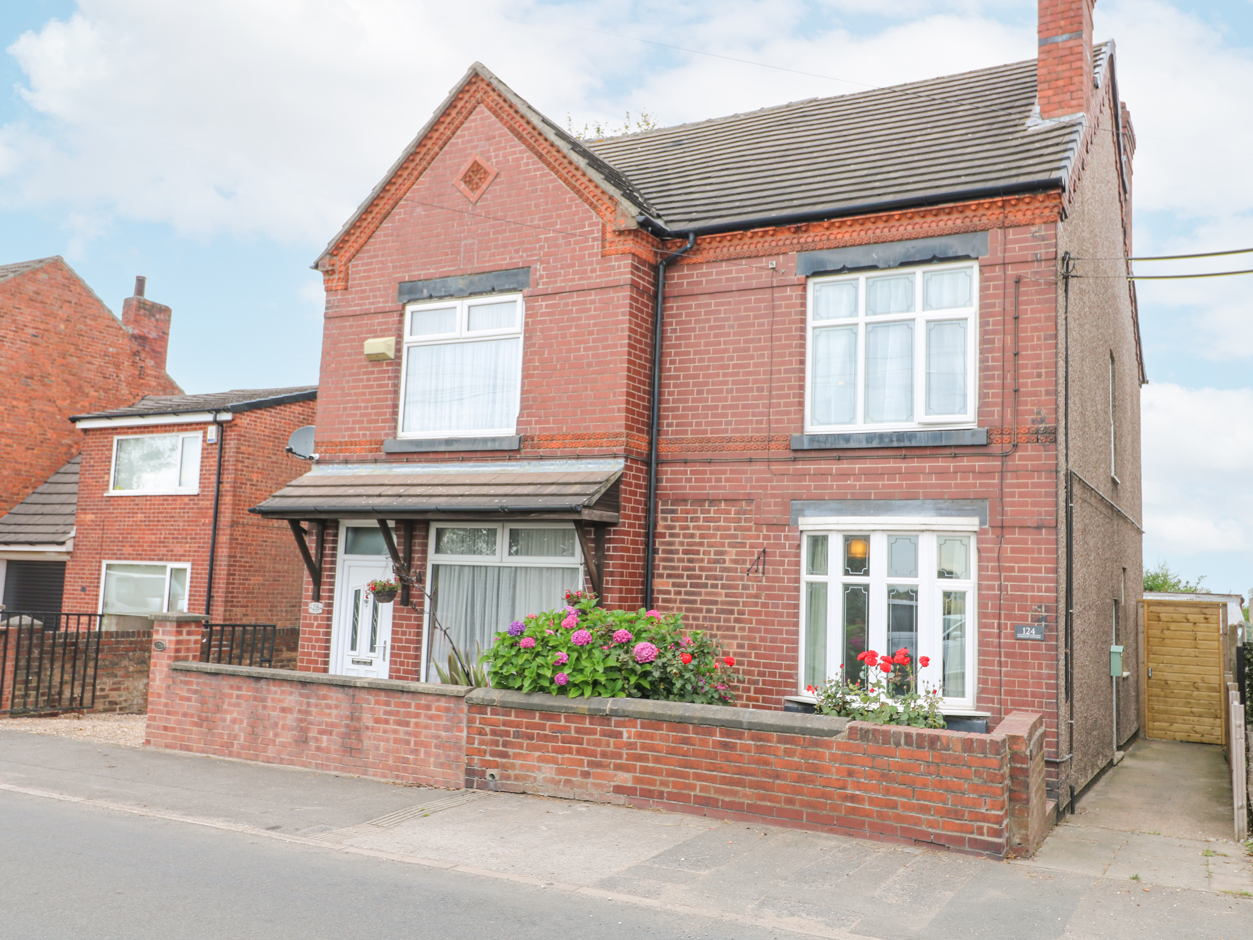 2 bedroom Cottage for rent in Alfreton