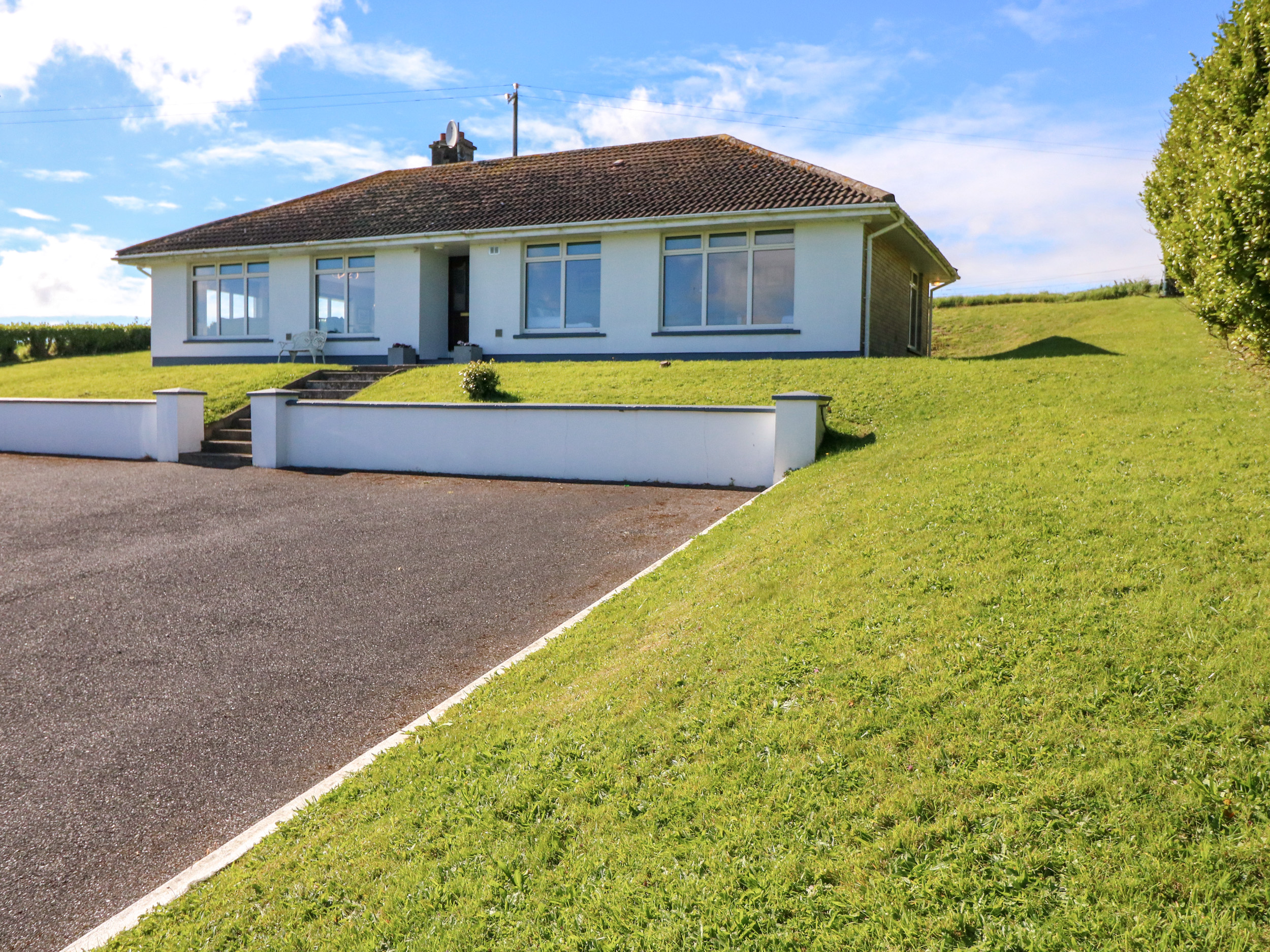 3 bedroom Cottage for rent in Rosscarbery