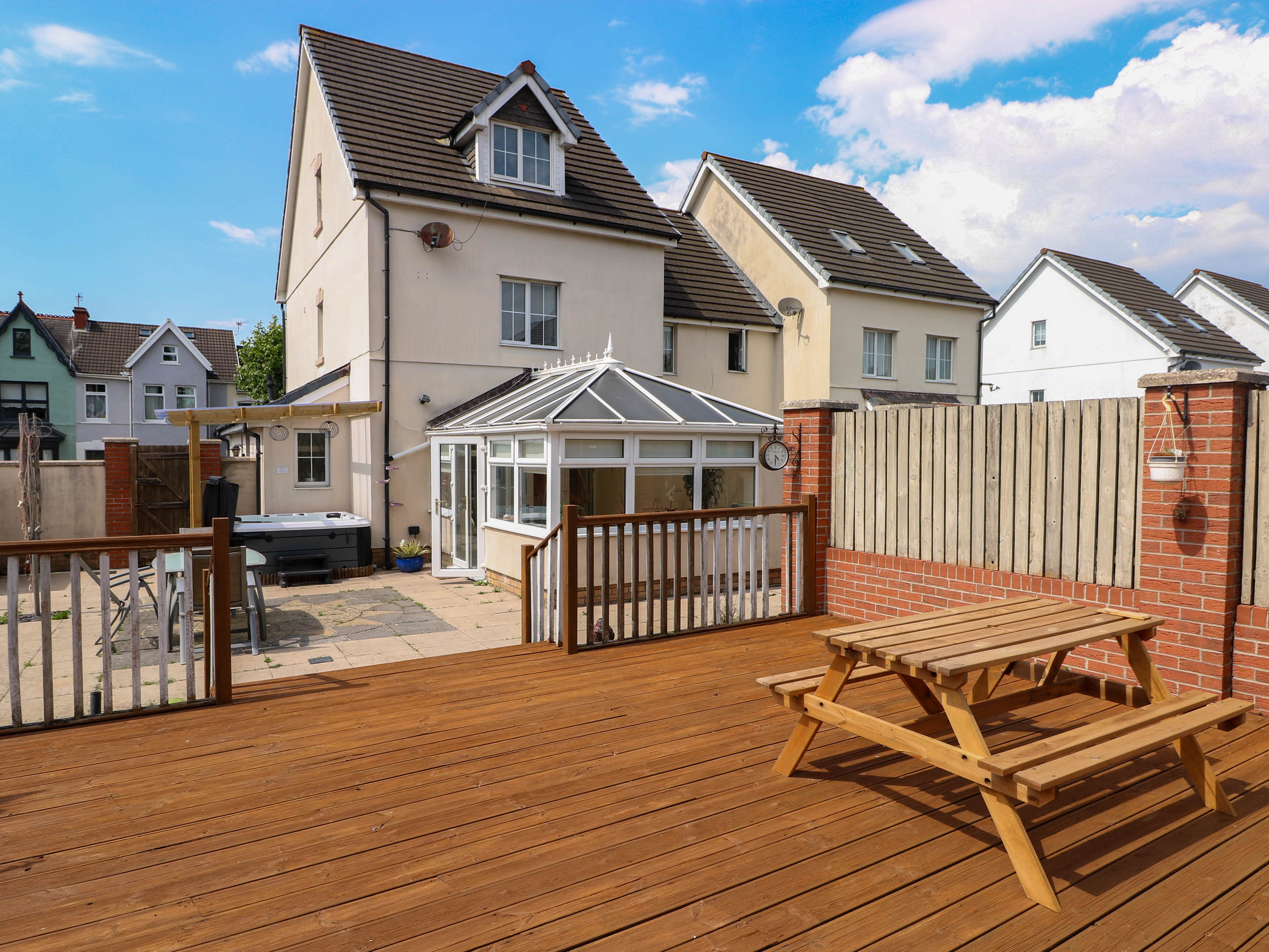 81 Alban Road, Llanelli, Carmarthenshire. Near local beach. Enclosed garden. Off-road parking. WiFi.