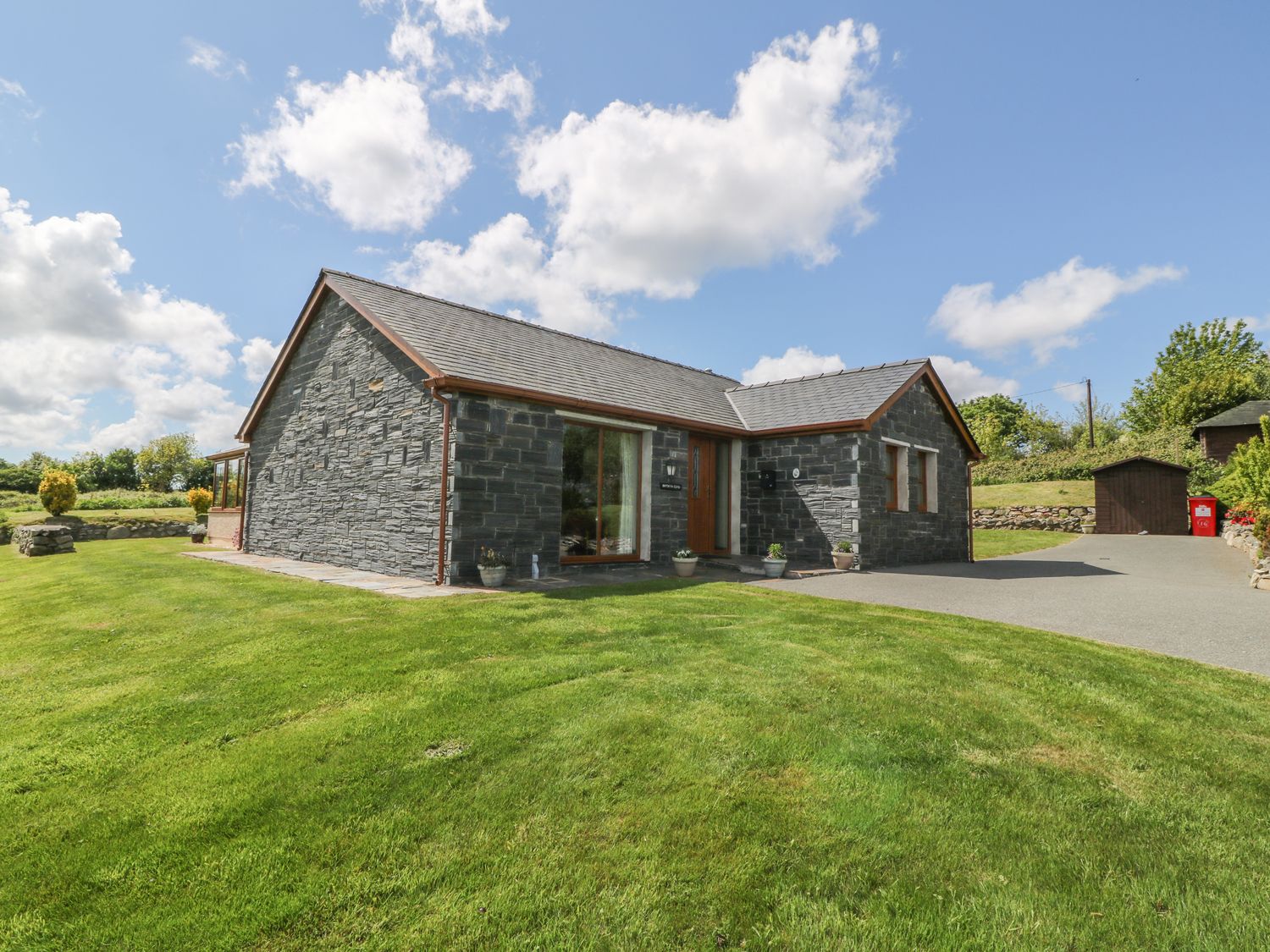 2 bedroom Cottage for rent in Gaerwen