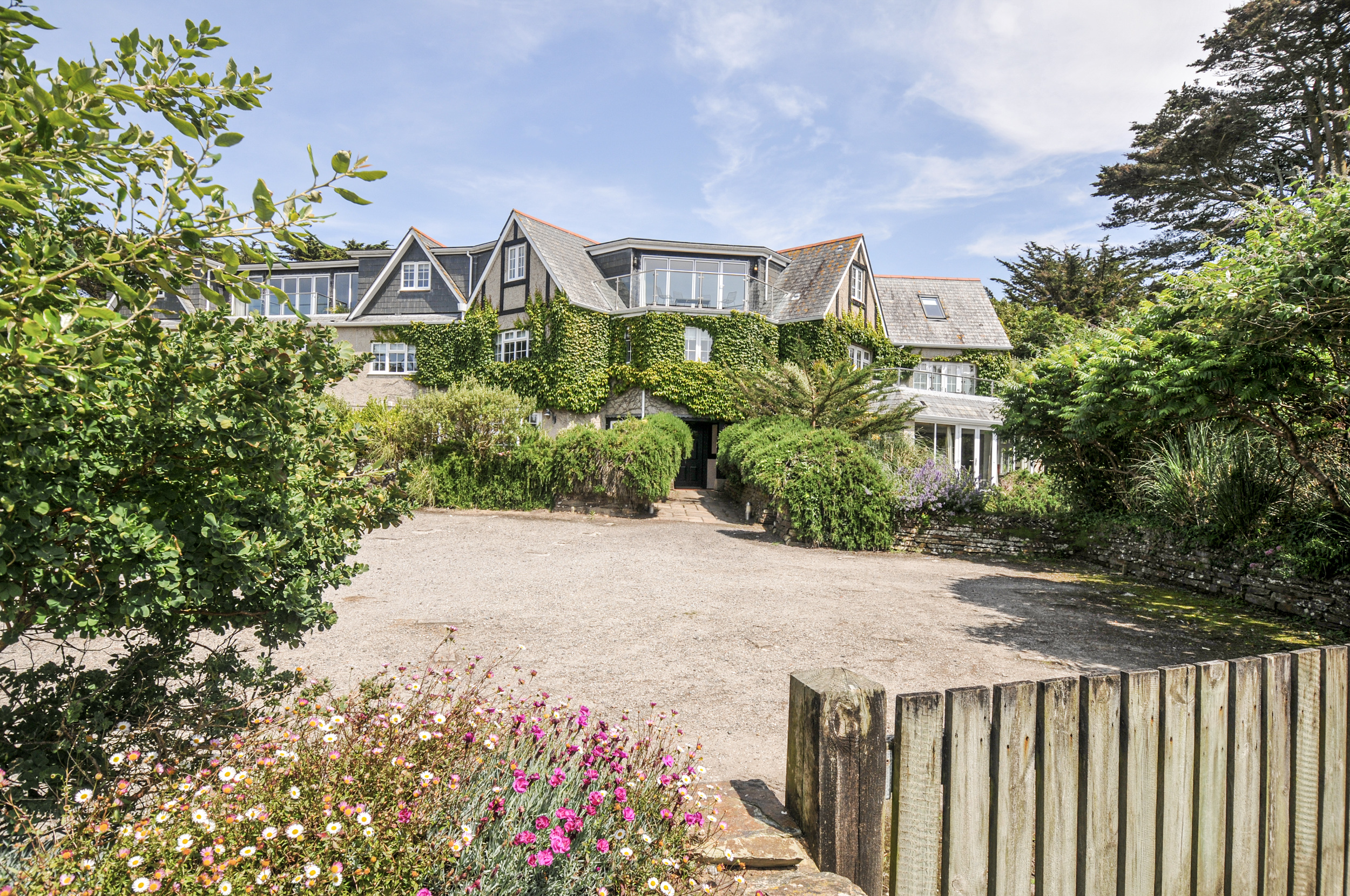 5 bedroom Cottage for rent in Polzeath
