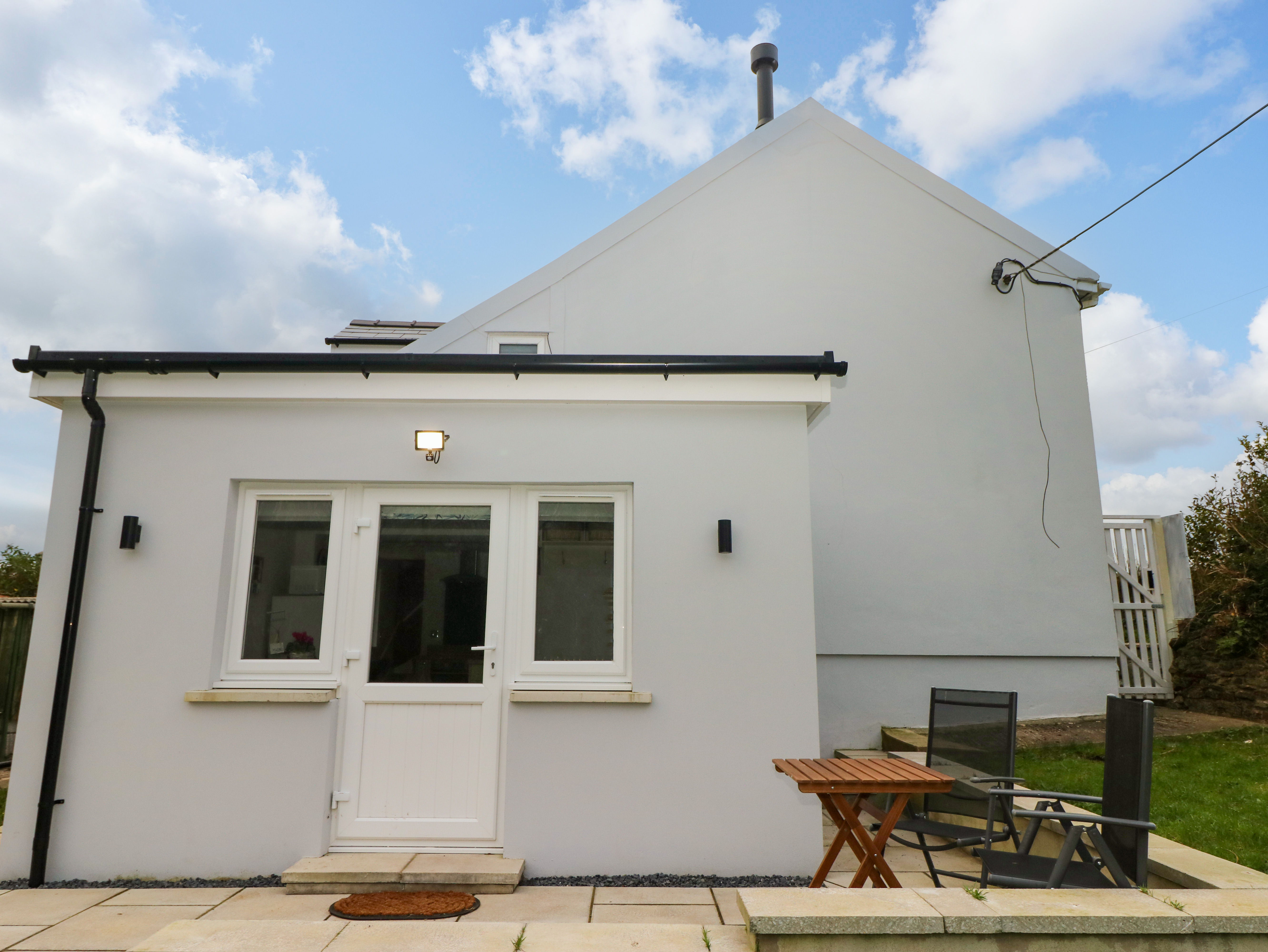 1 bedroom Cottage for rent in Pembroke