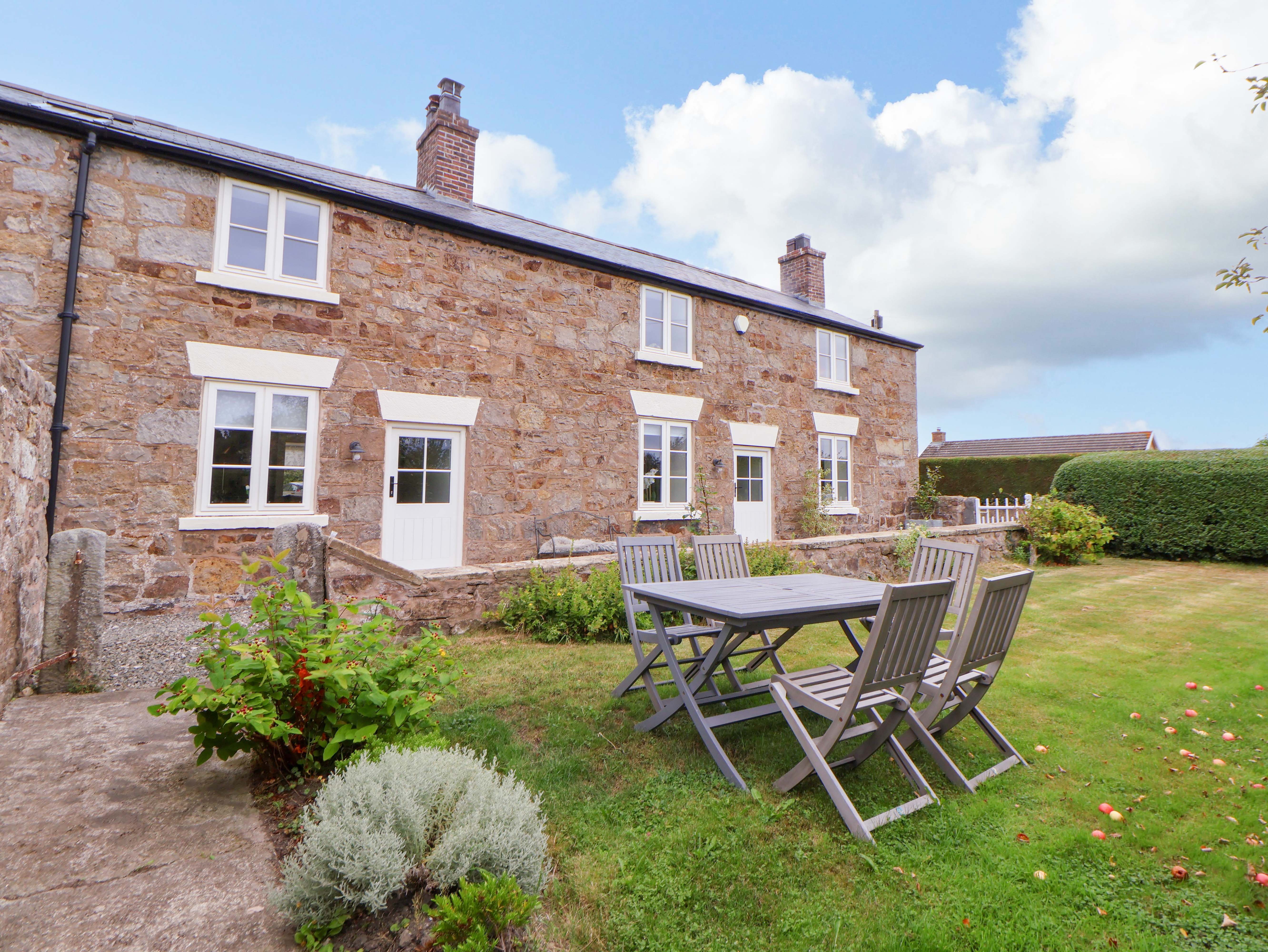 4 bedroom Cottage for rent in Mold