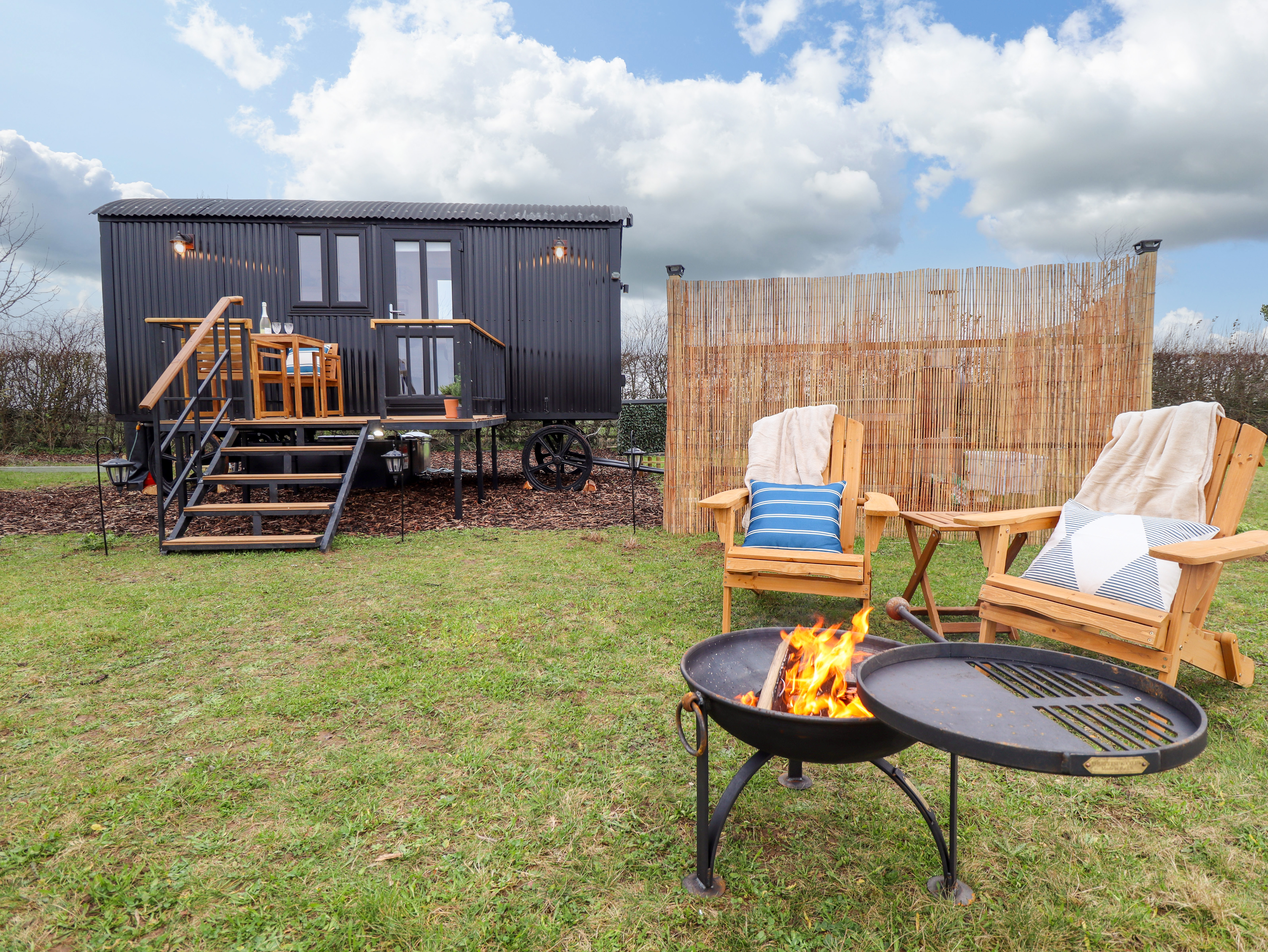 Shepherds Hut - Oak, Lincoln