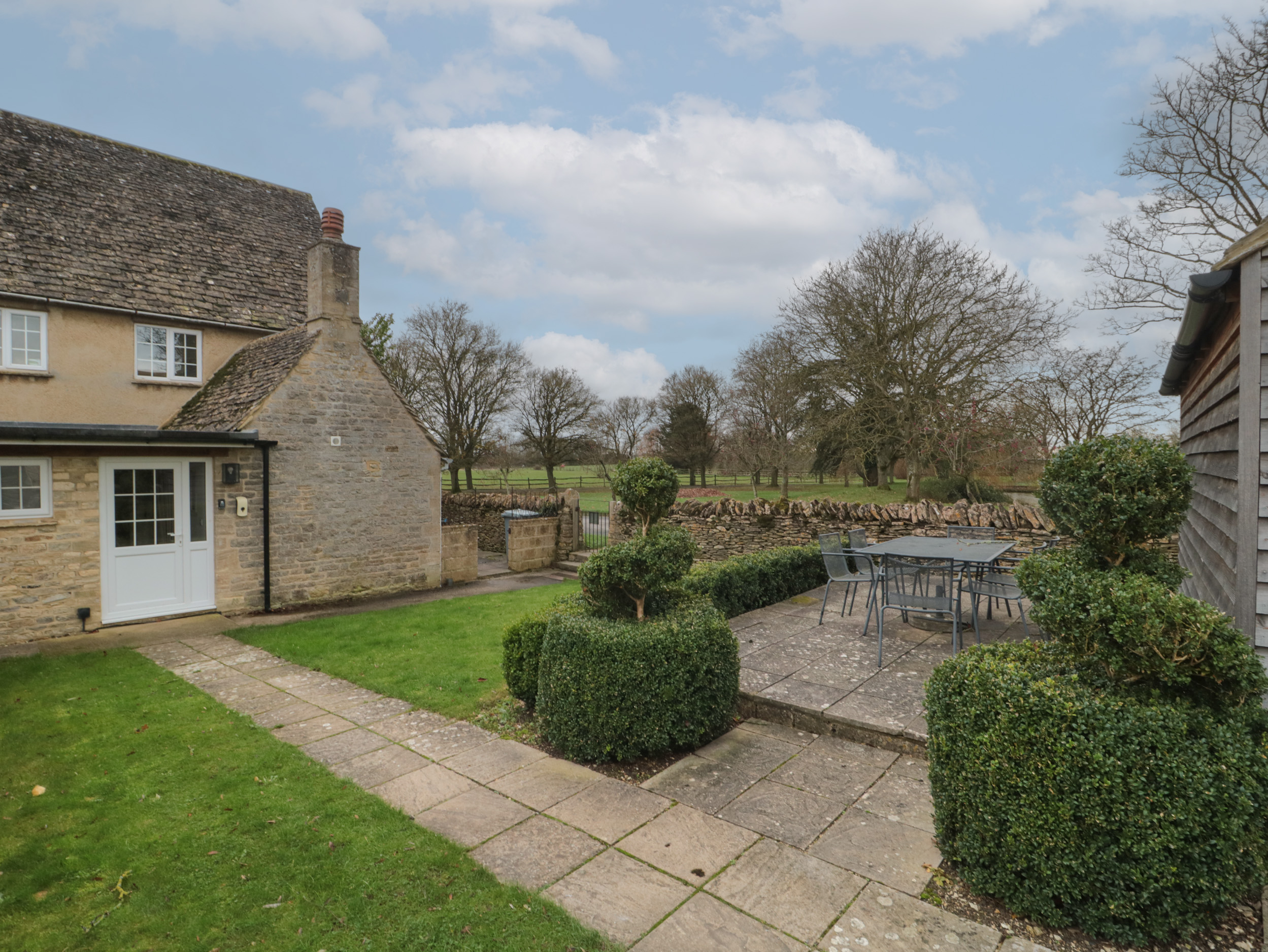3 bedroom Cottage for rent in Lechlade-on-Thames