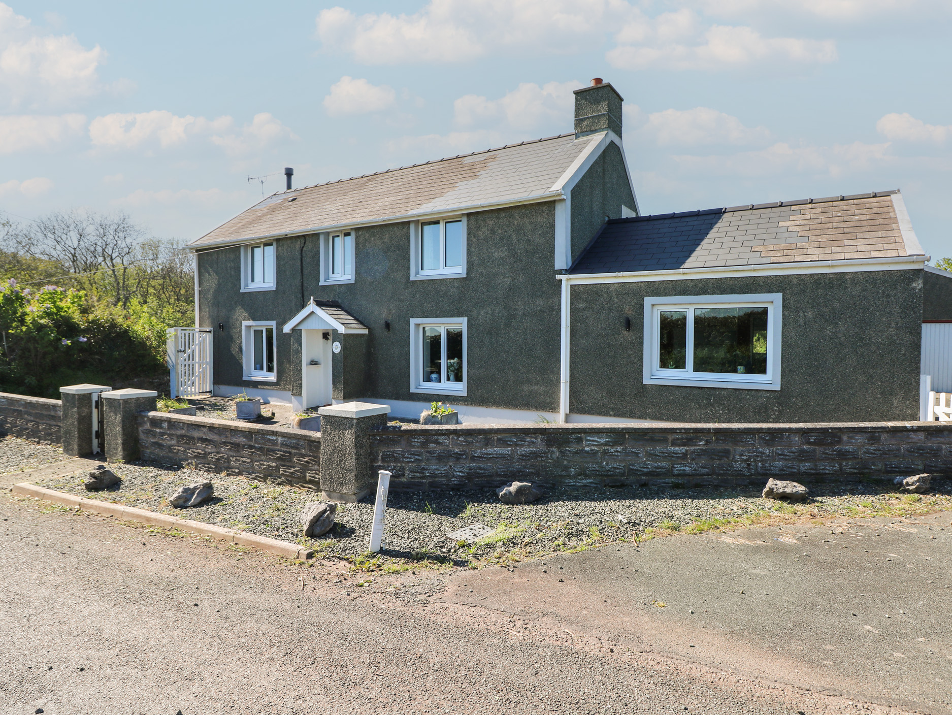 3 bedroom Cottage for rent in Pembroke