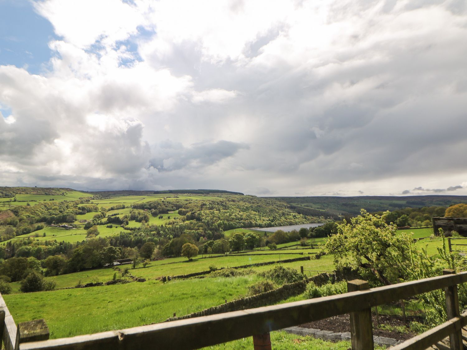 3 bedroom Cottage for rent in Stocksbridge