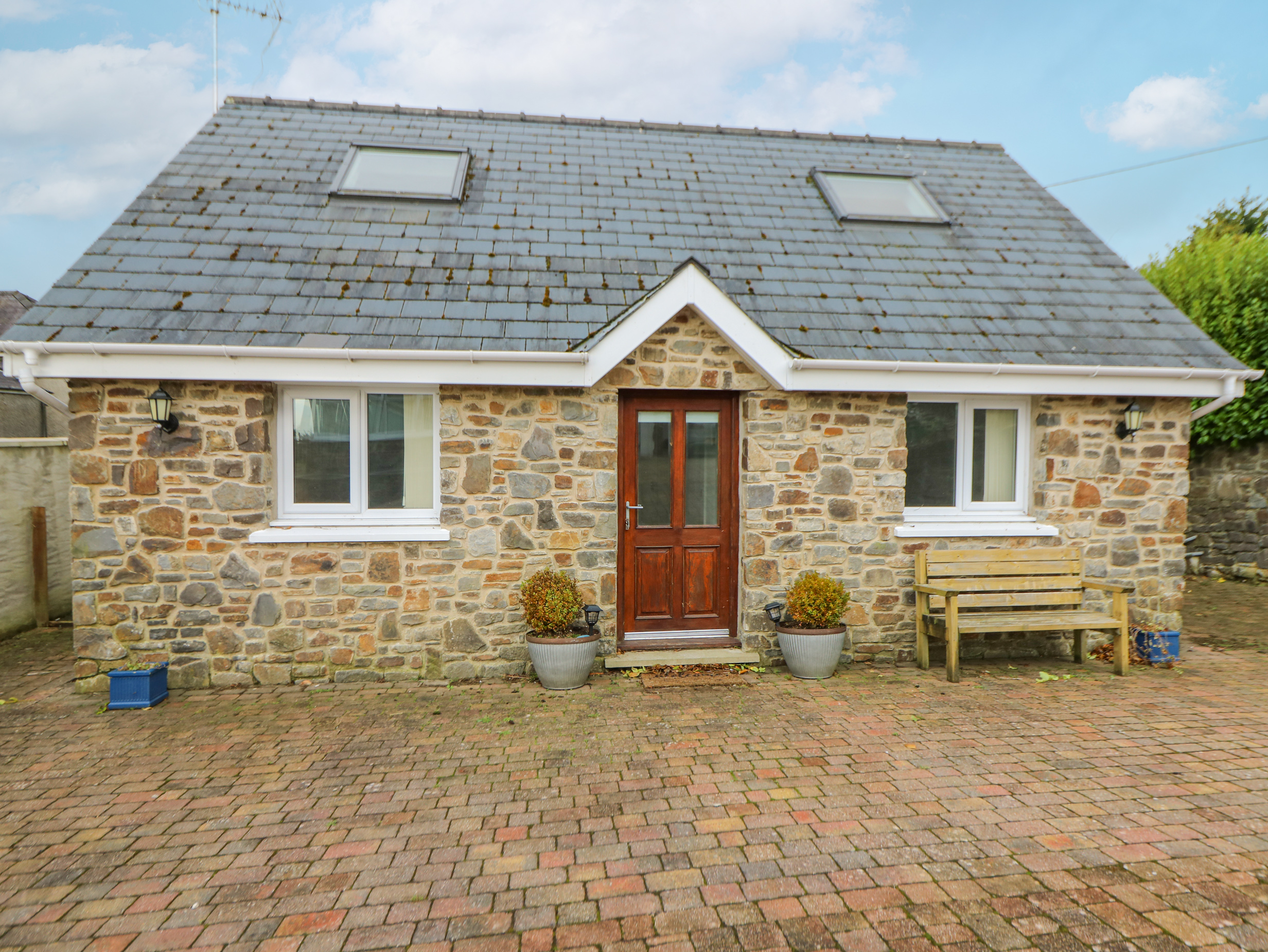 2 bedroom Cottage for rent in Goodwick
