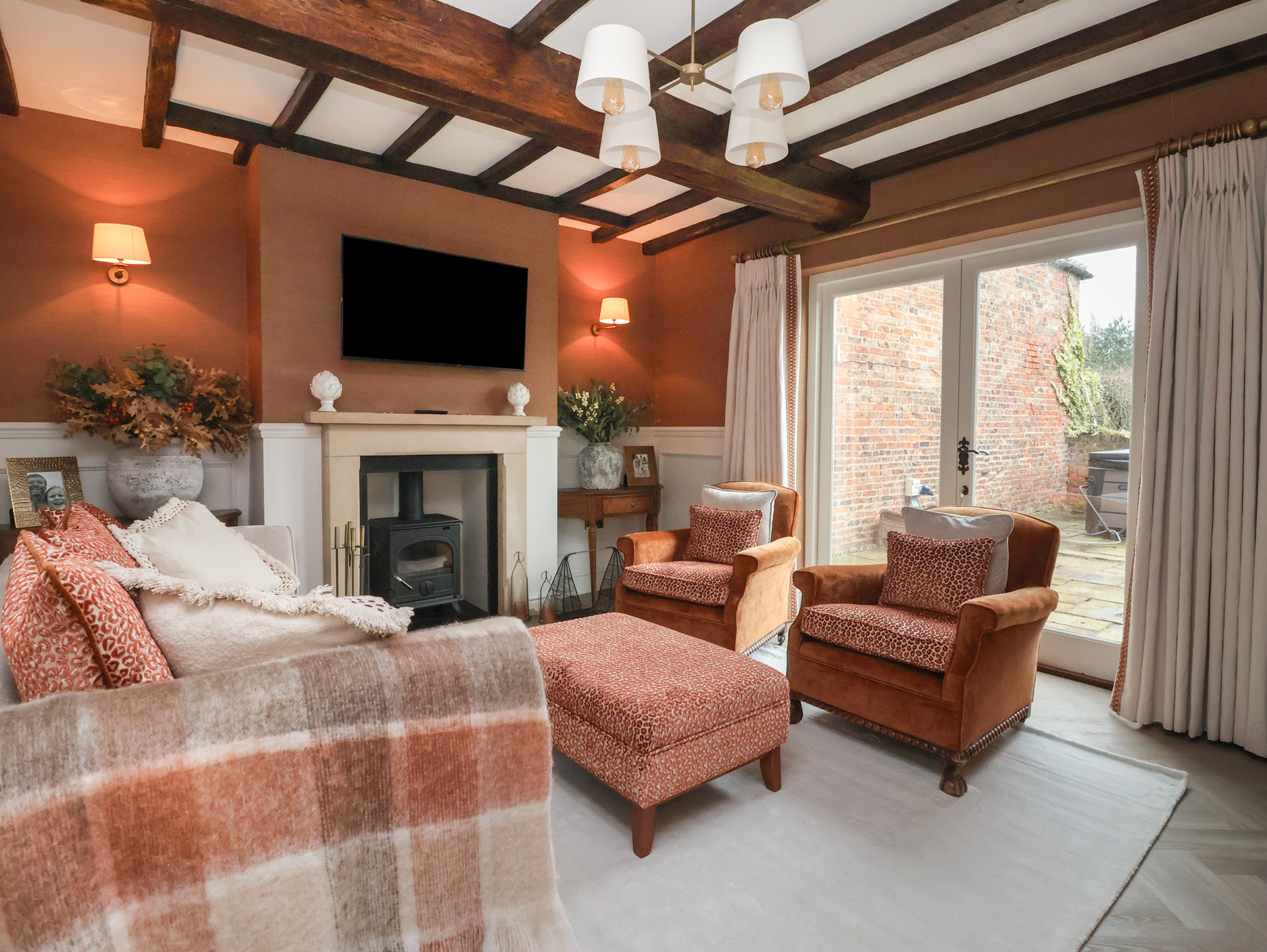 Providence Farmhouse, Easingwold, North Yorkshire. Hot tub. Woodburning stove. Near river. Smart TV.