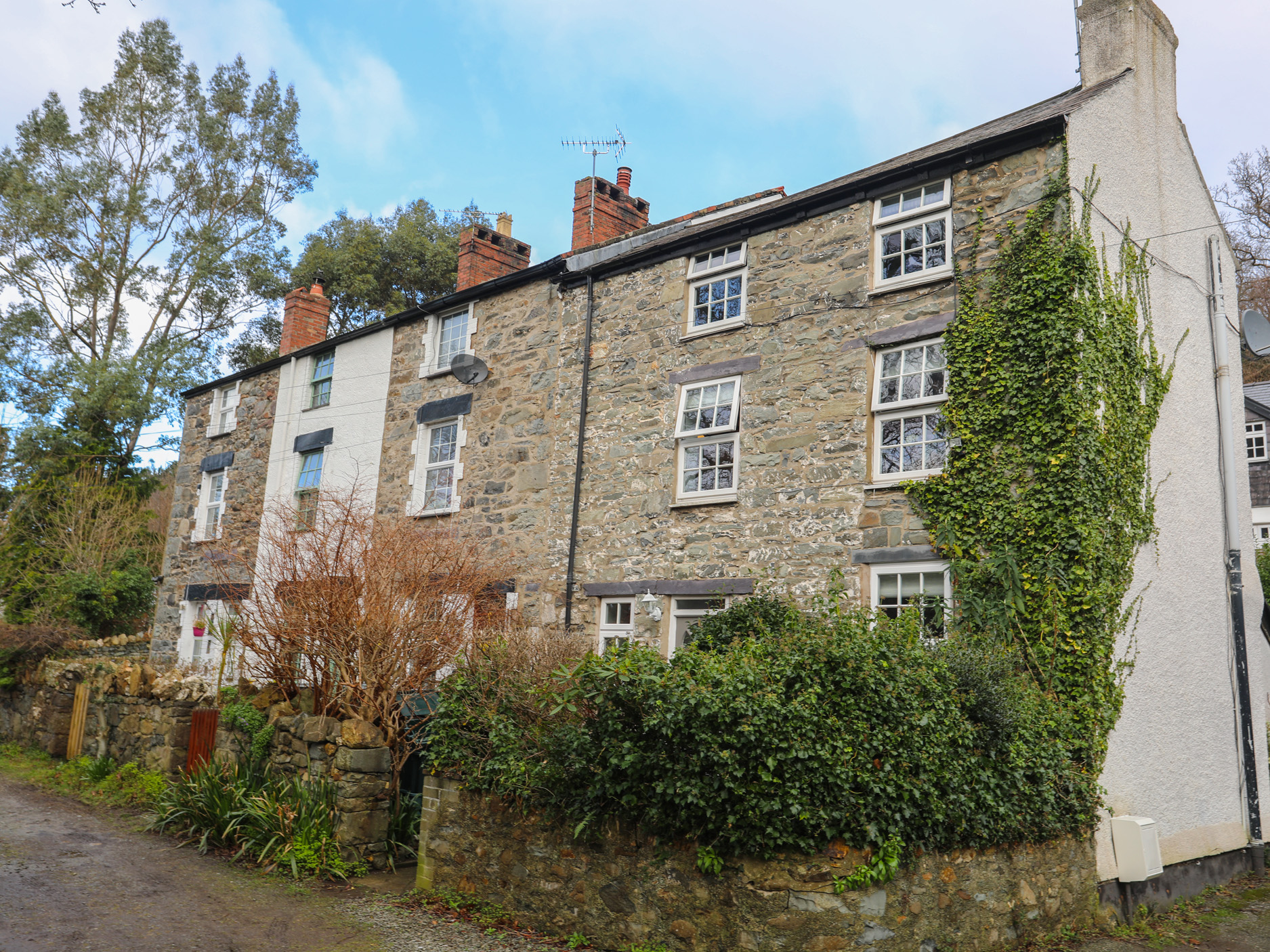 3 bedroom Cottage for rent in Conwy