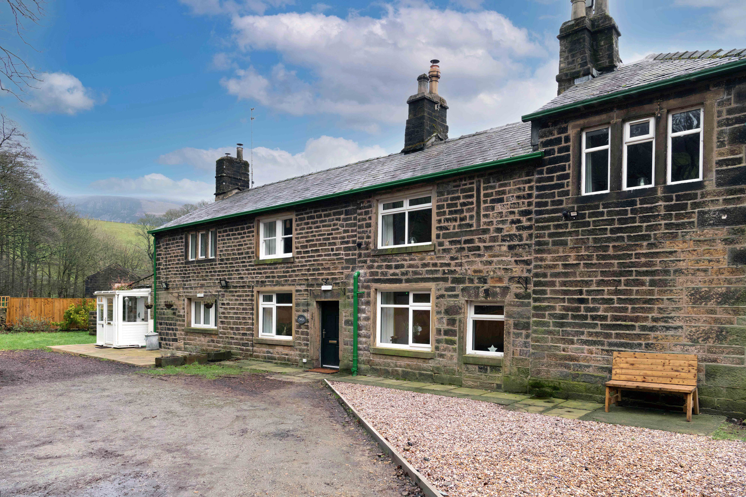 3 bedroom Cottage for rent in Saddleworth