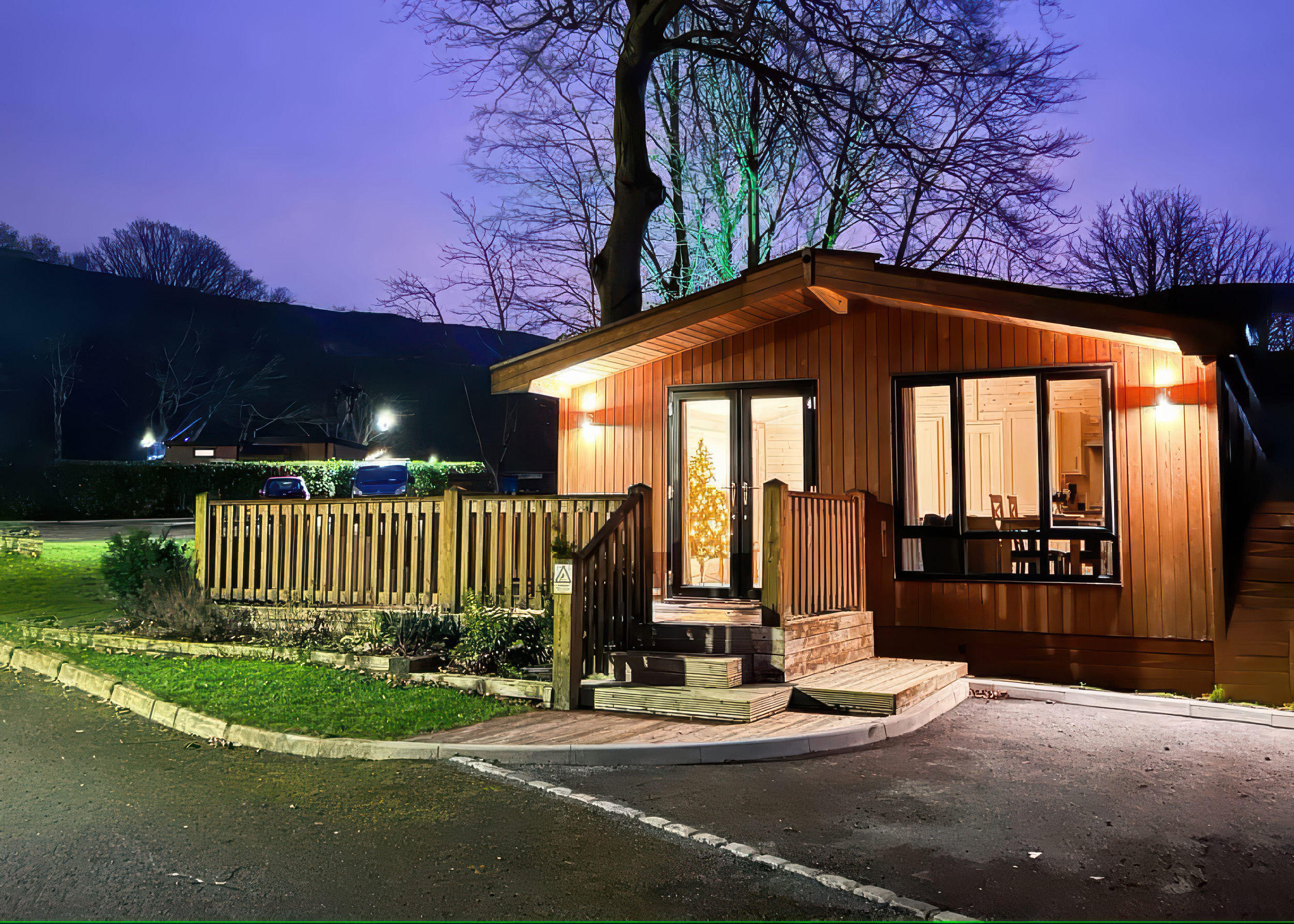 Dovestone Spa (Lodge 1), Greenfield, Greater Manchester. Barbecue. Hot tub. Open-plan. Single-storey