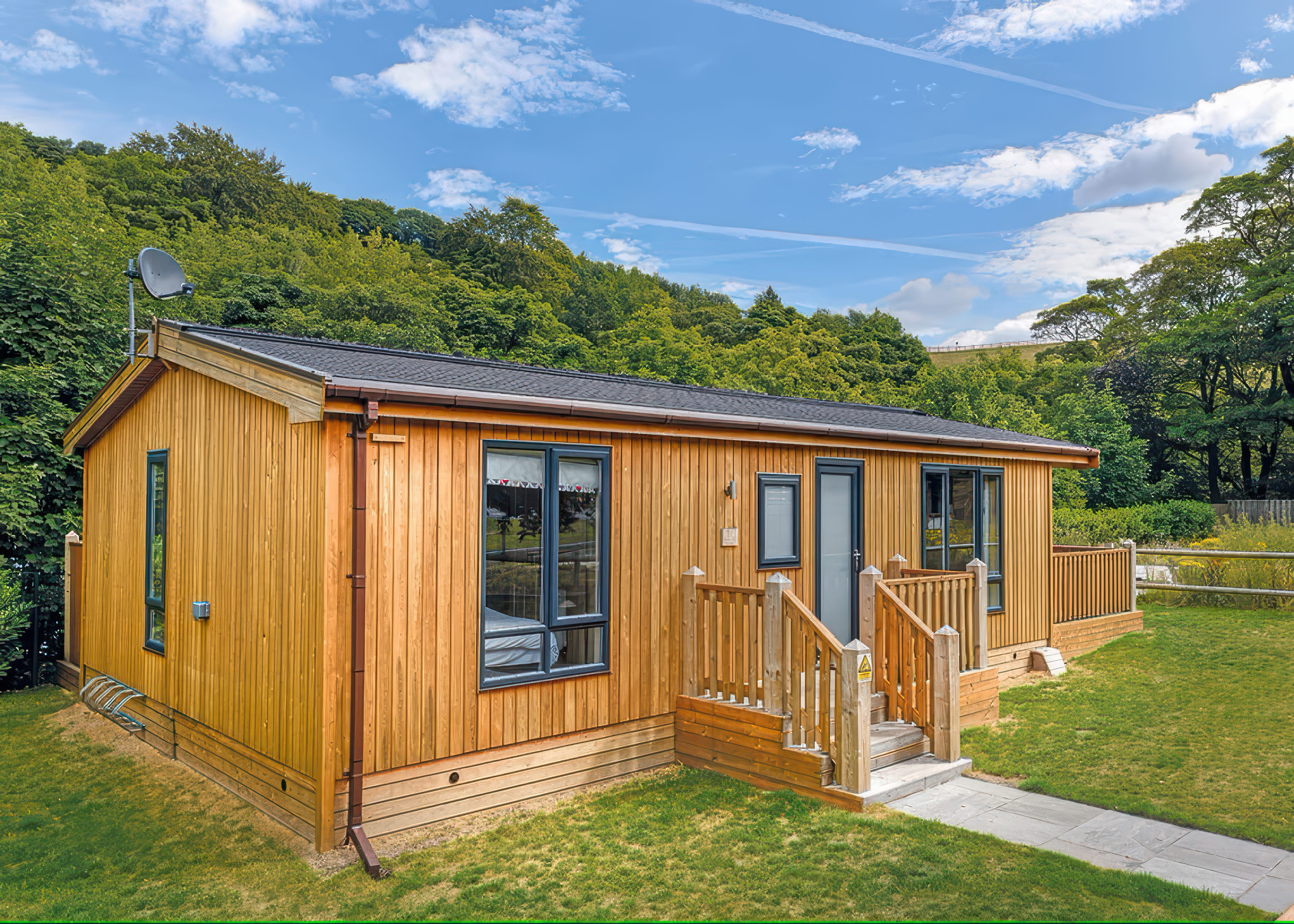 Dovestone Spa (Lodge 10) Greenfield, Greater Manchester. Single-storey. Barbecue. Hot tub. Open-plan